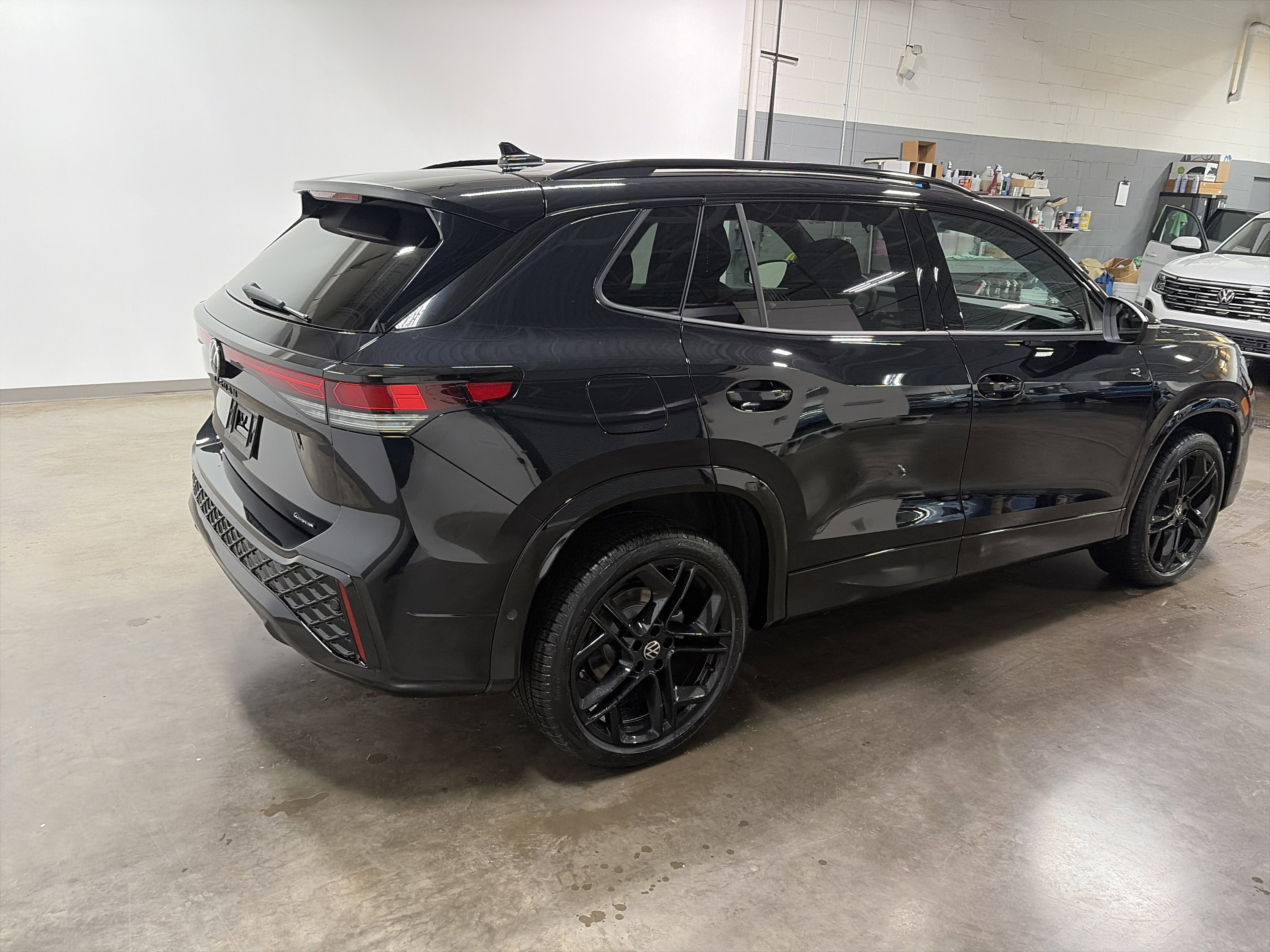 2026 Volkswagen Tiguan 2.0T SE R-Line Black