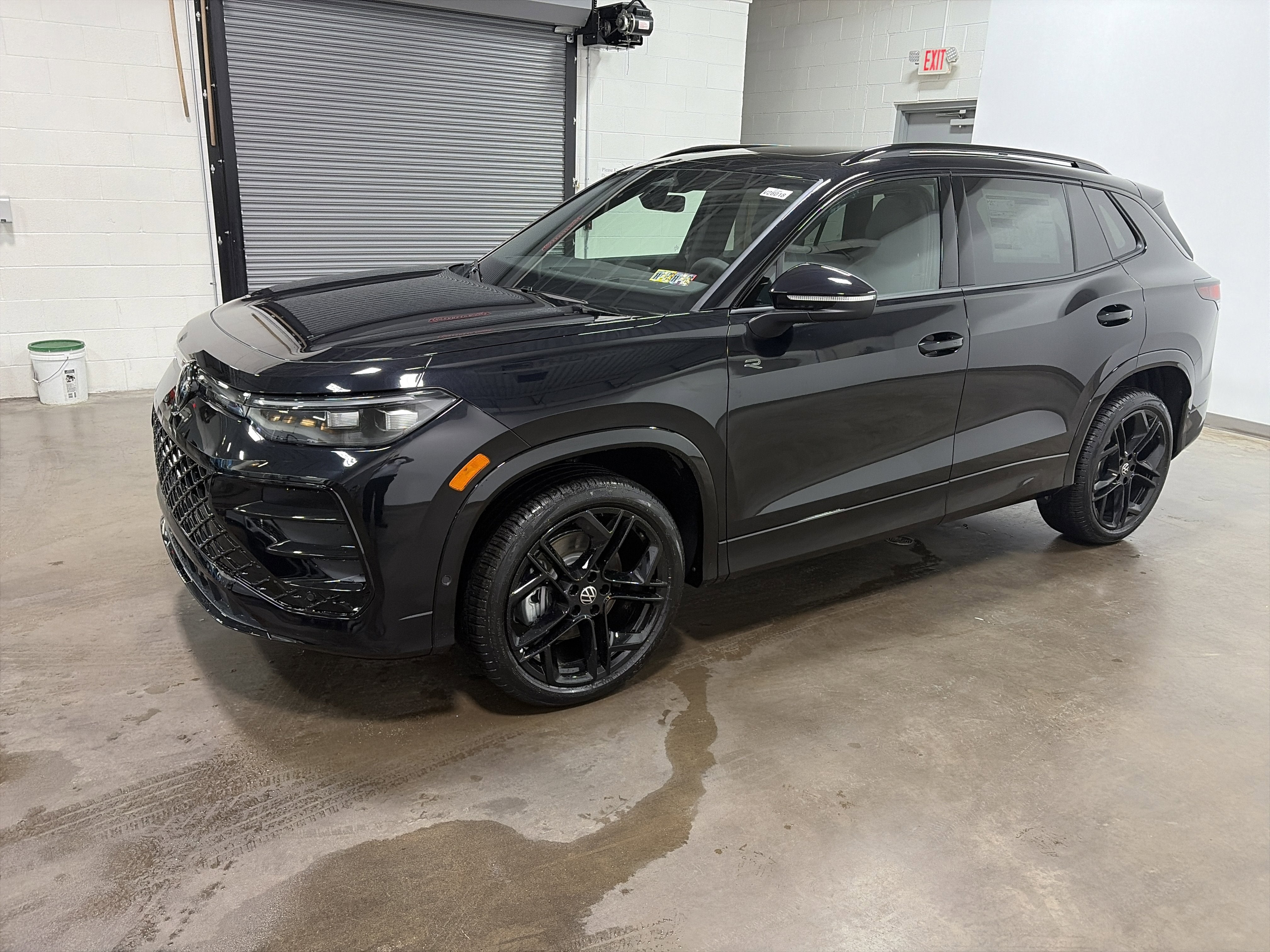 2026 Volkswagen Tiguan 2.0T SE R-Line Black