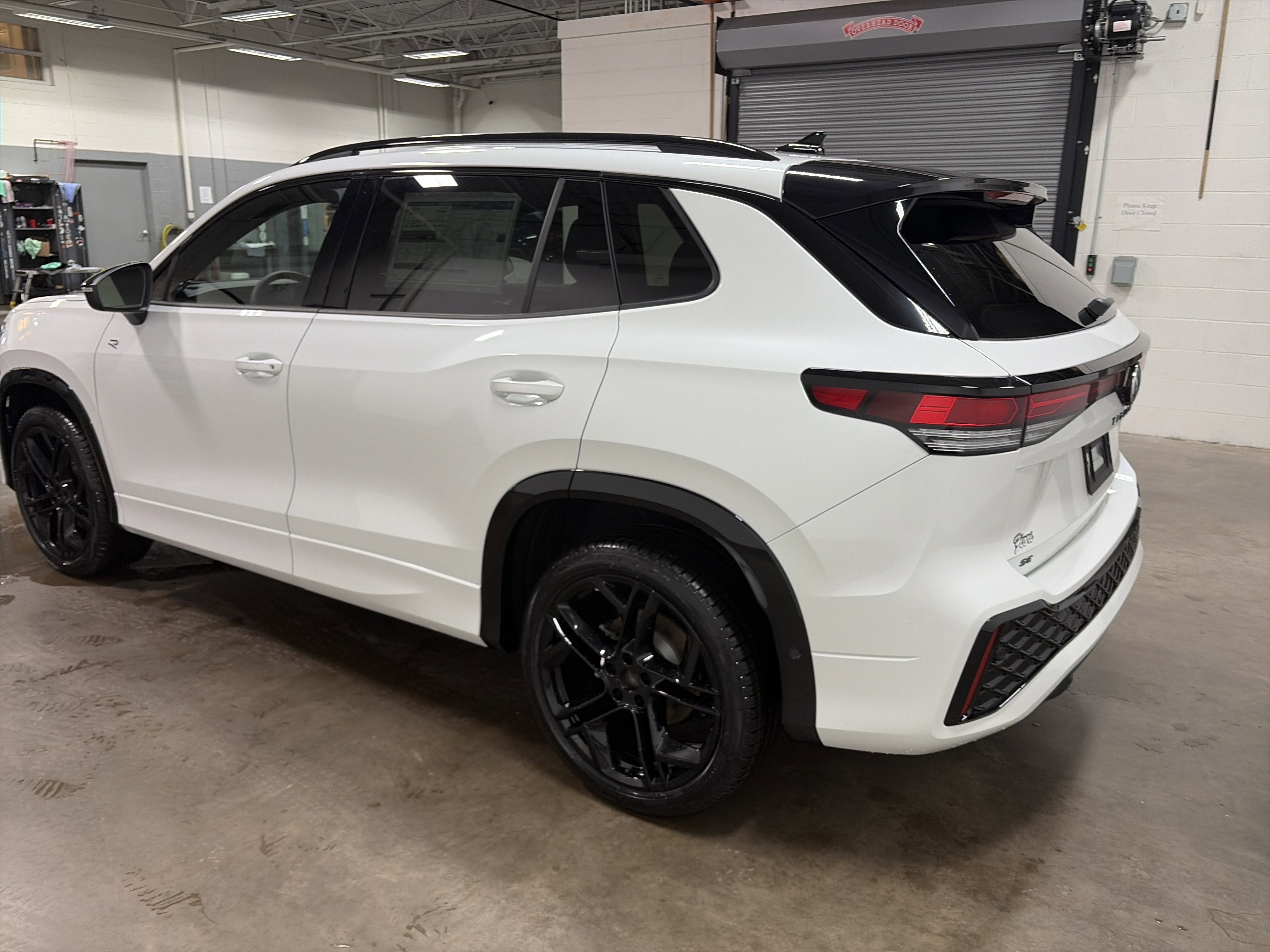 2026 Volkswagen Tiguan SE R-Line Black