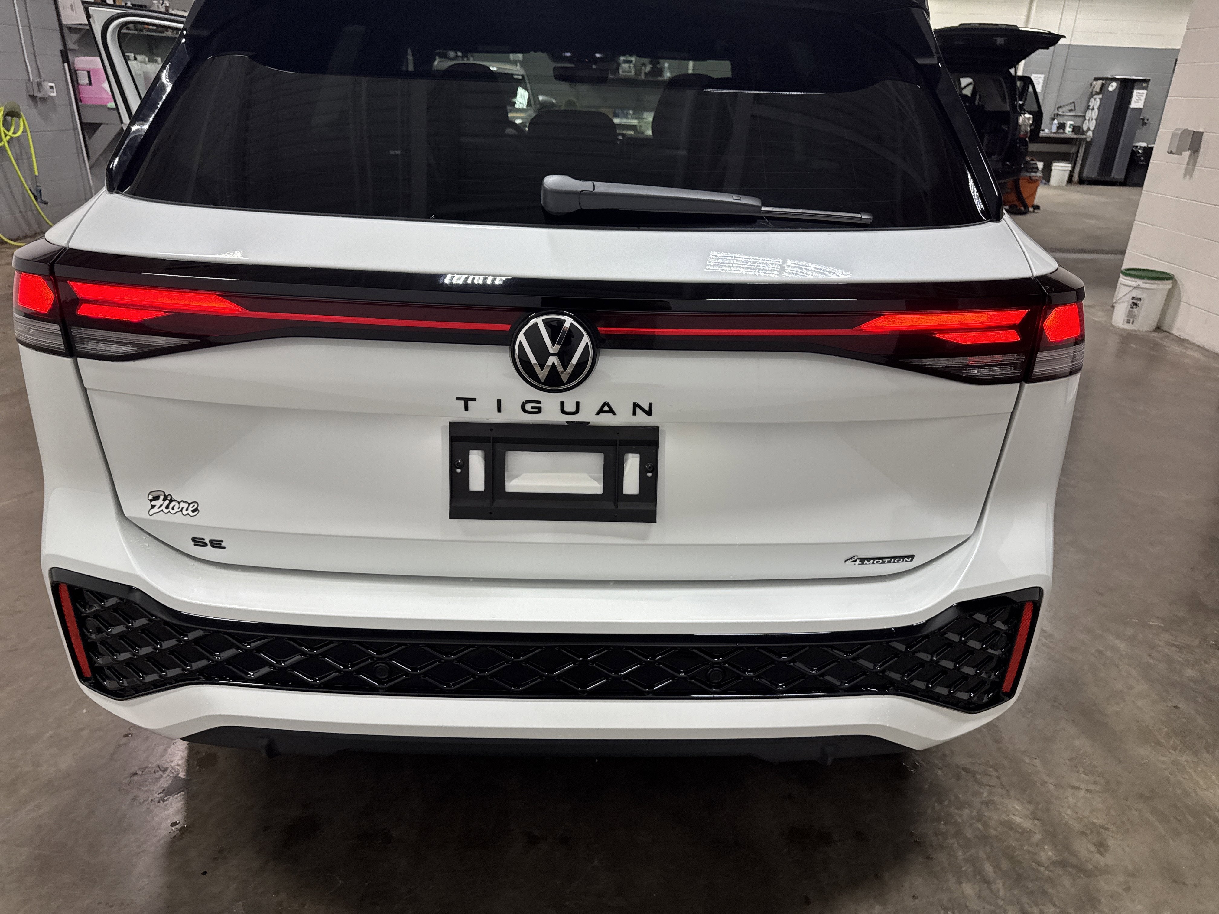 2026 Volkswagen Tiguan 2.0T SE R-Line Black