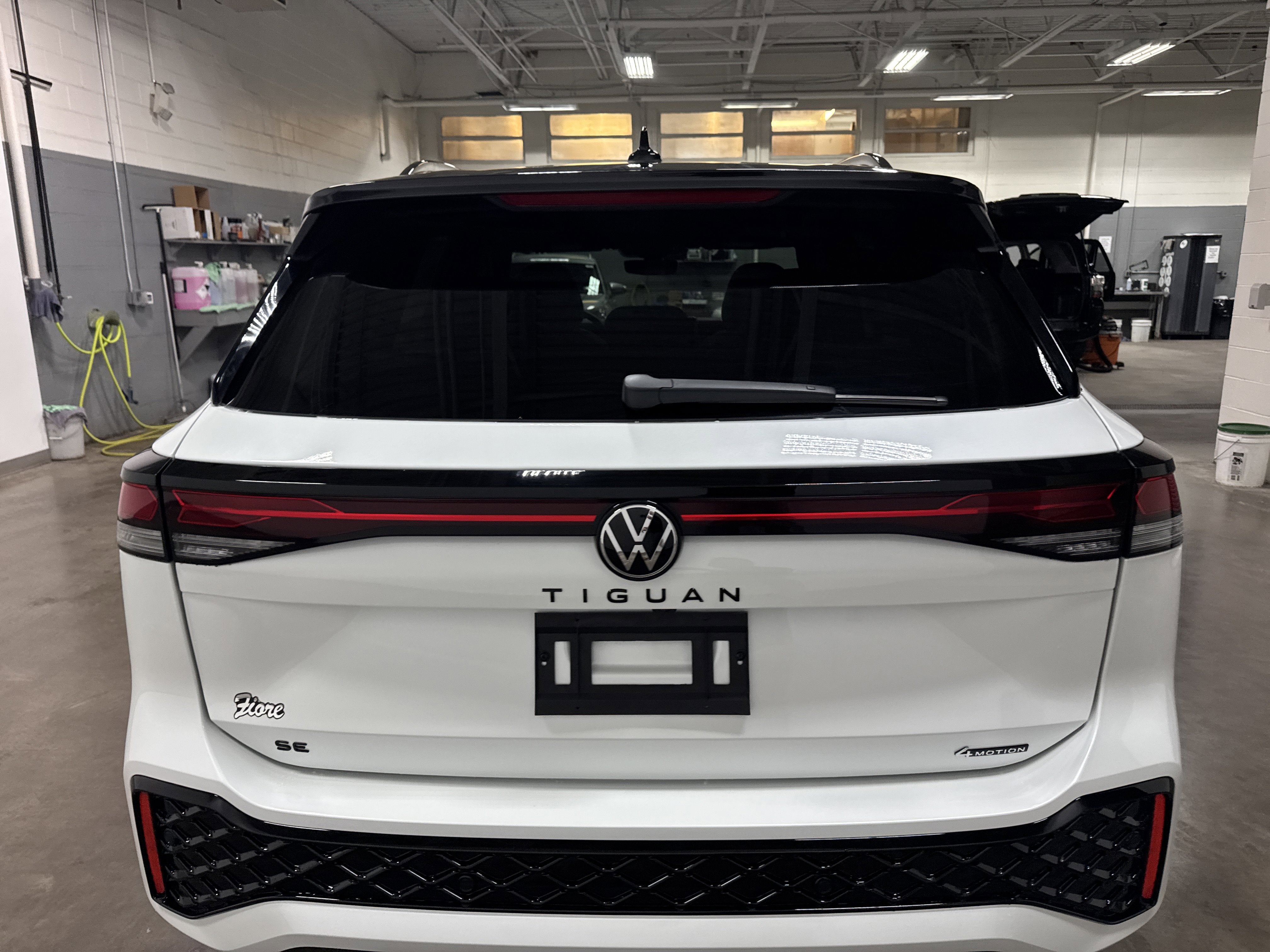 2026 Volkswagen Tiguan 2.0T SE R-Line Black