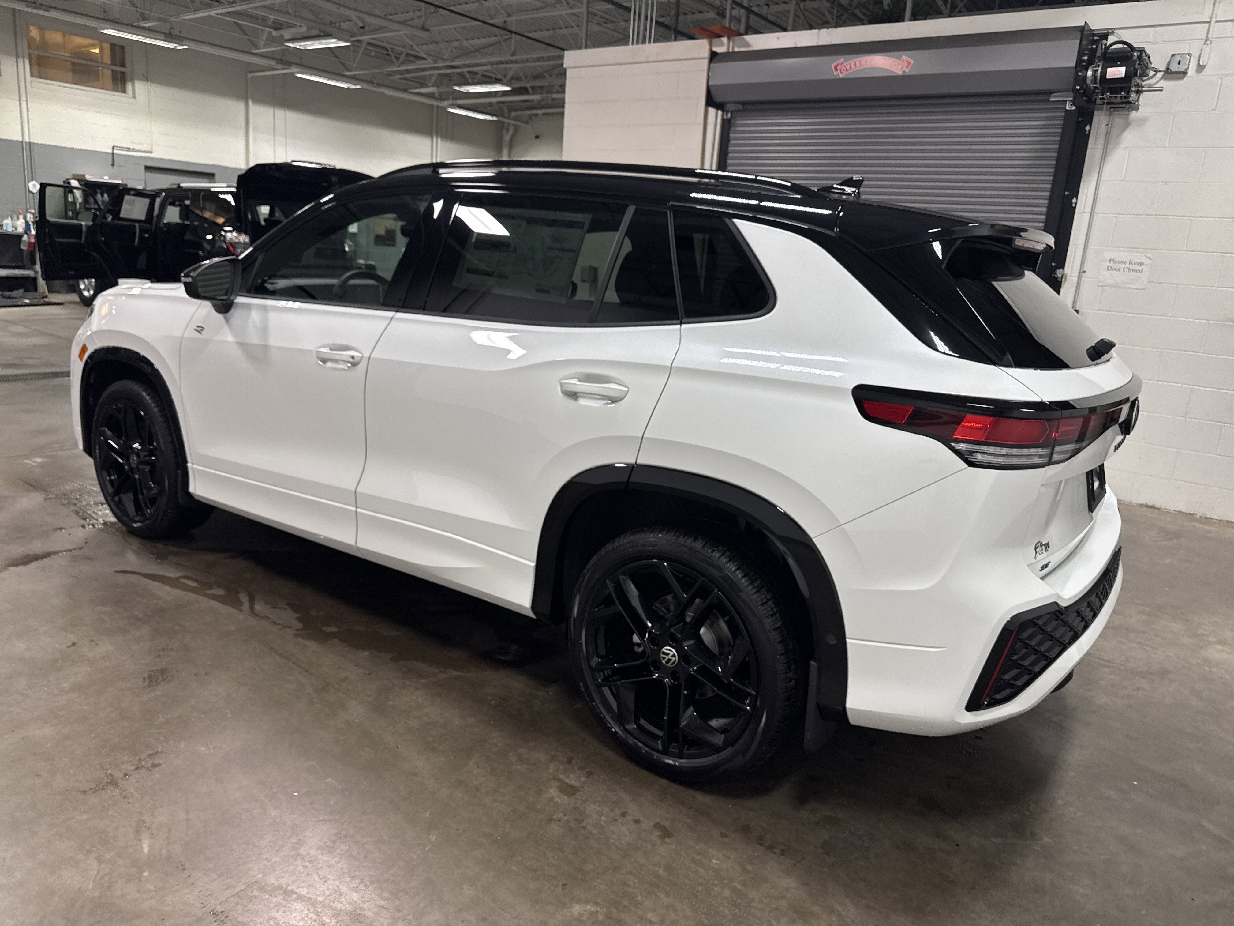 2026 Volkswagen Tiguan 2.0T SE R-Line Black