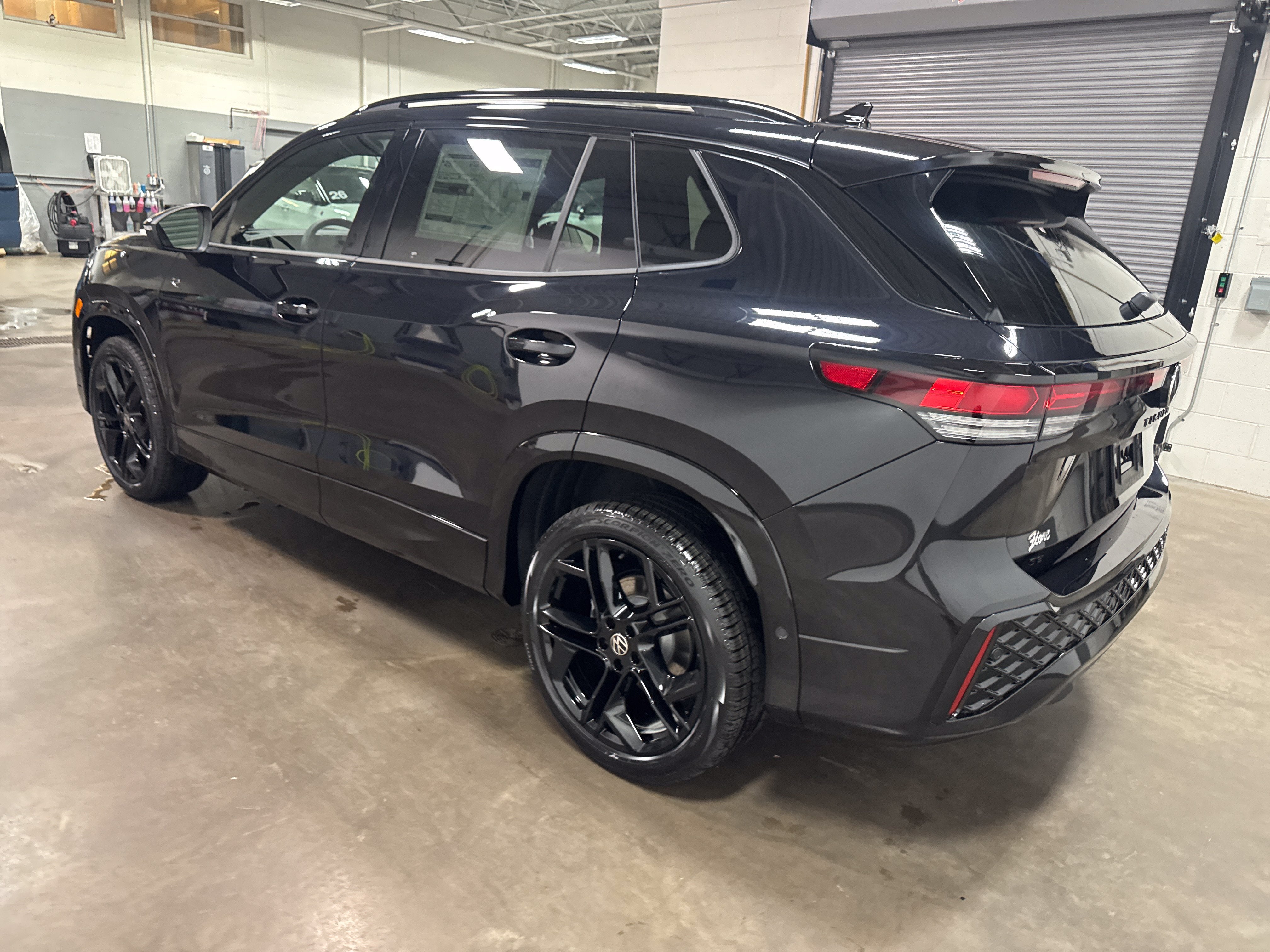2026 Volkswagen Tiguan SE R-Line Black