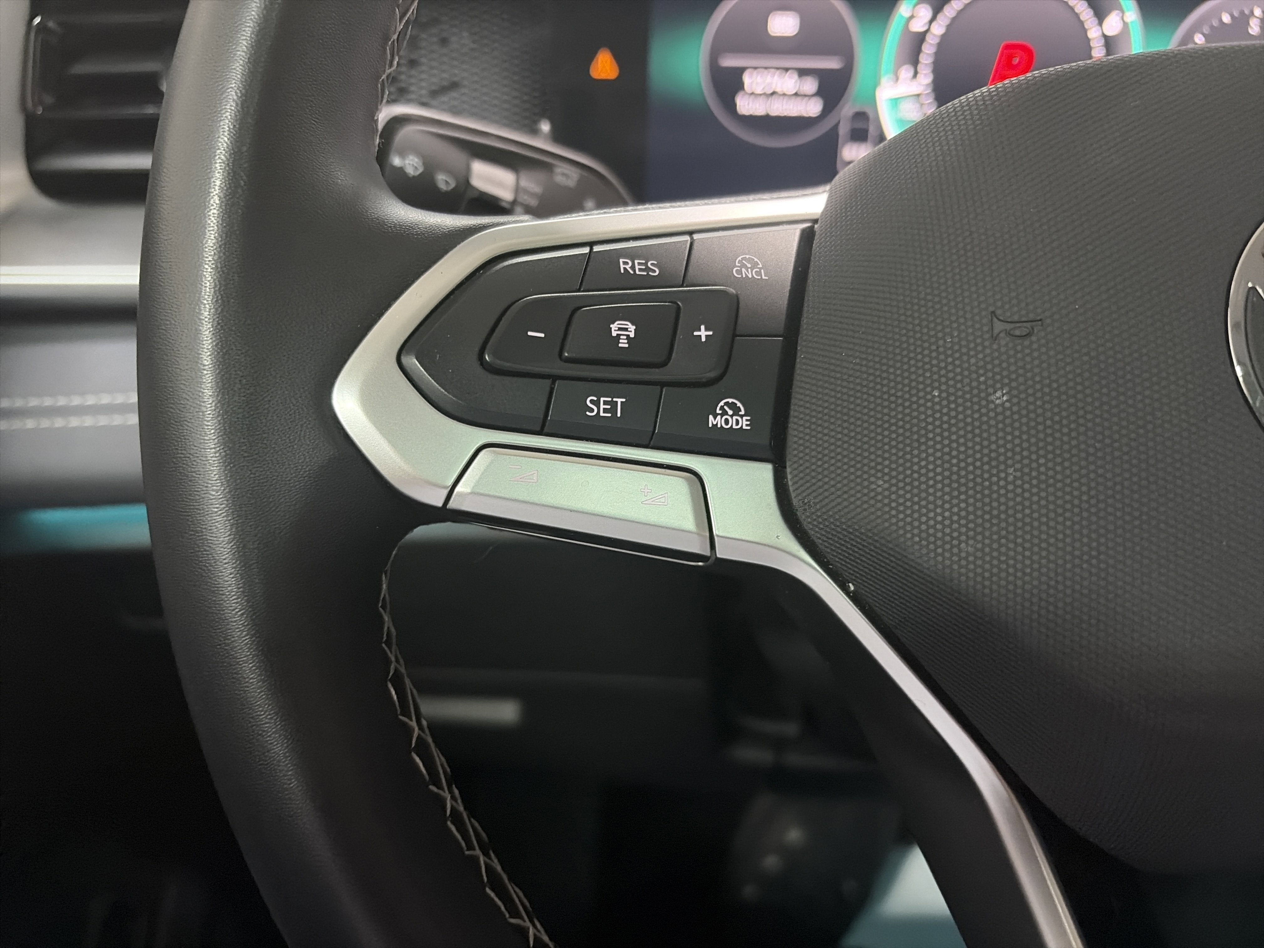 2025 Volkswagen Tiguan SE