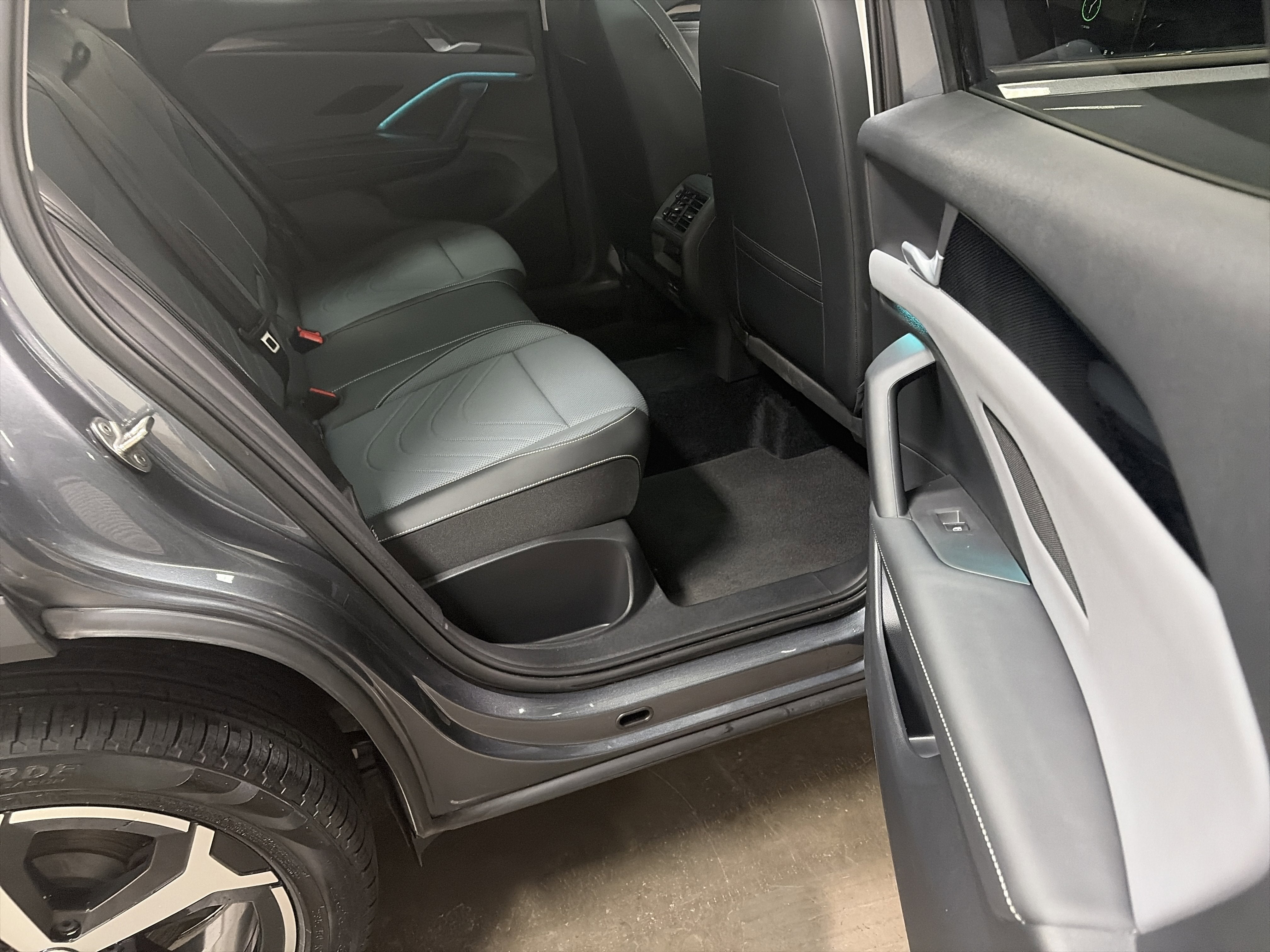 2025 Volkswagen Tiguan SE