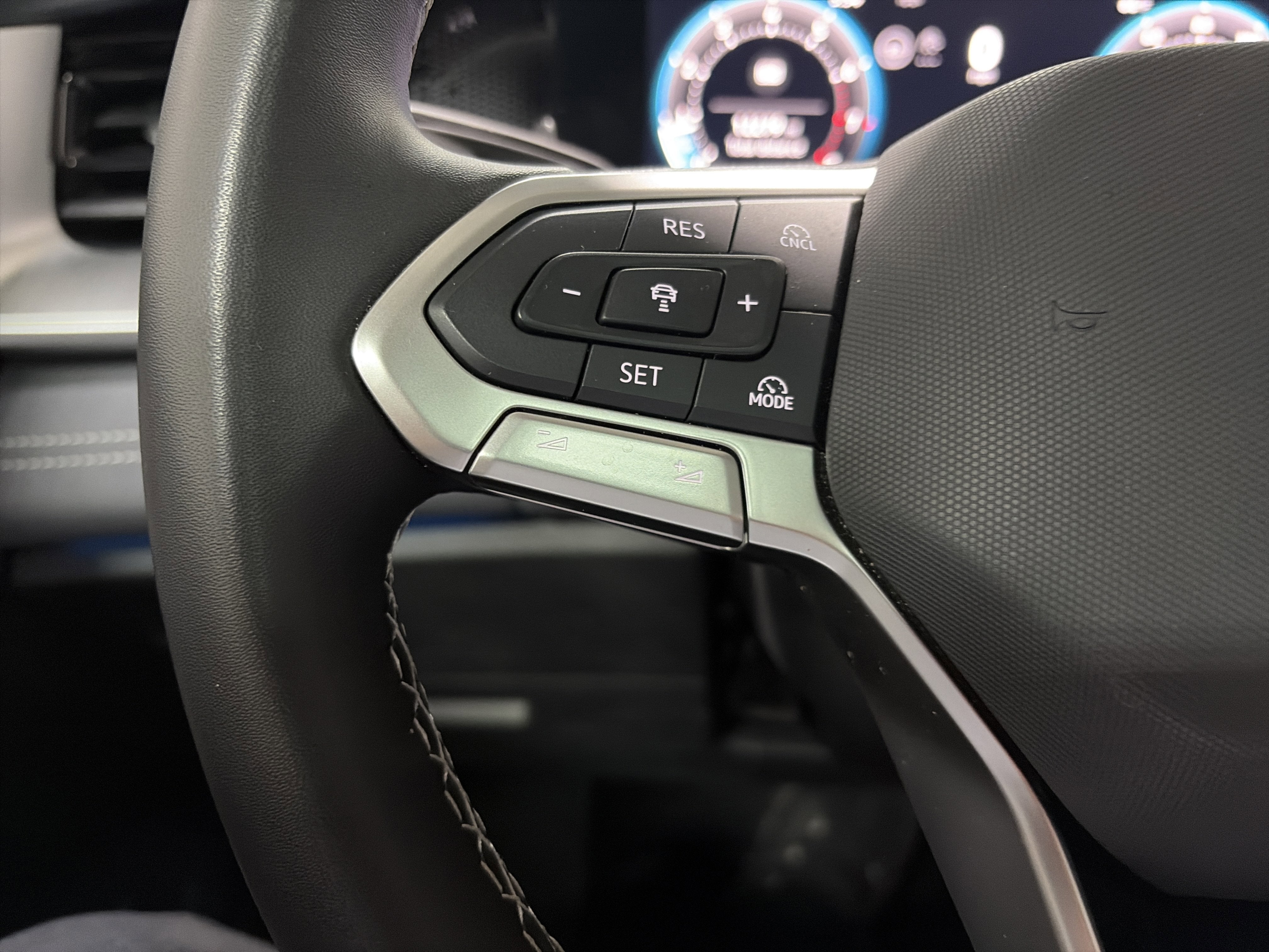 2025 Volkswagen Tiguan SE