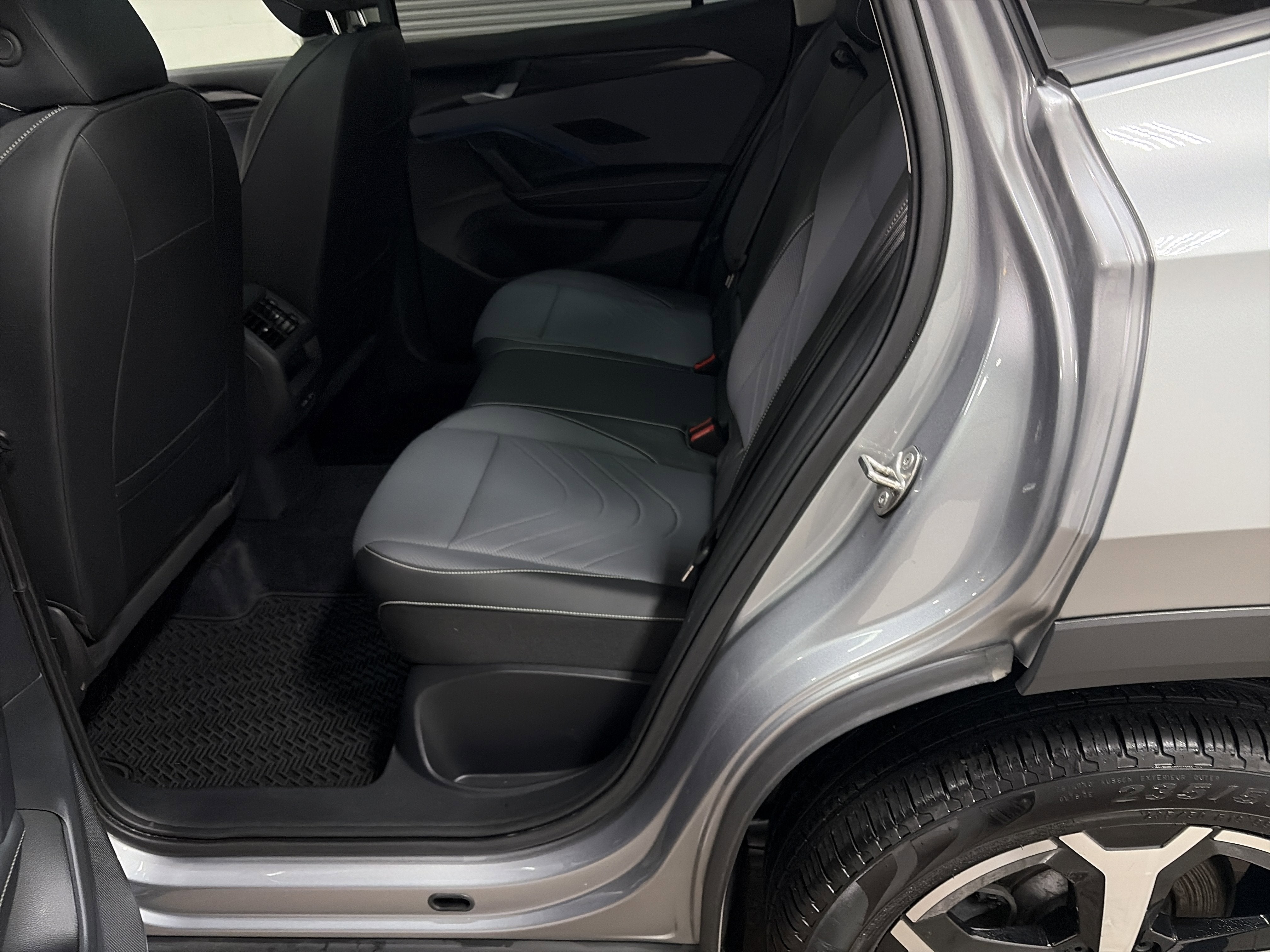 2025 Volkswagen Tiguan SE