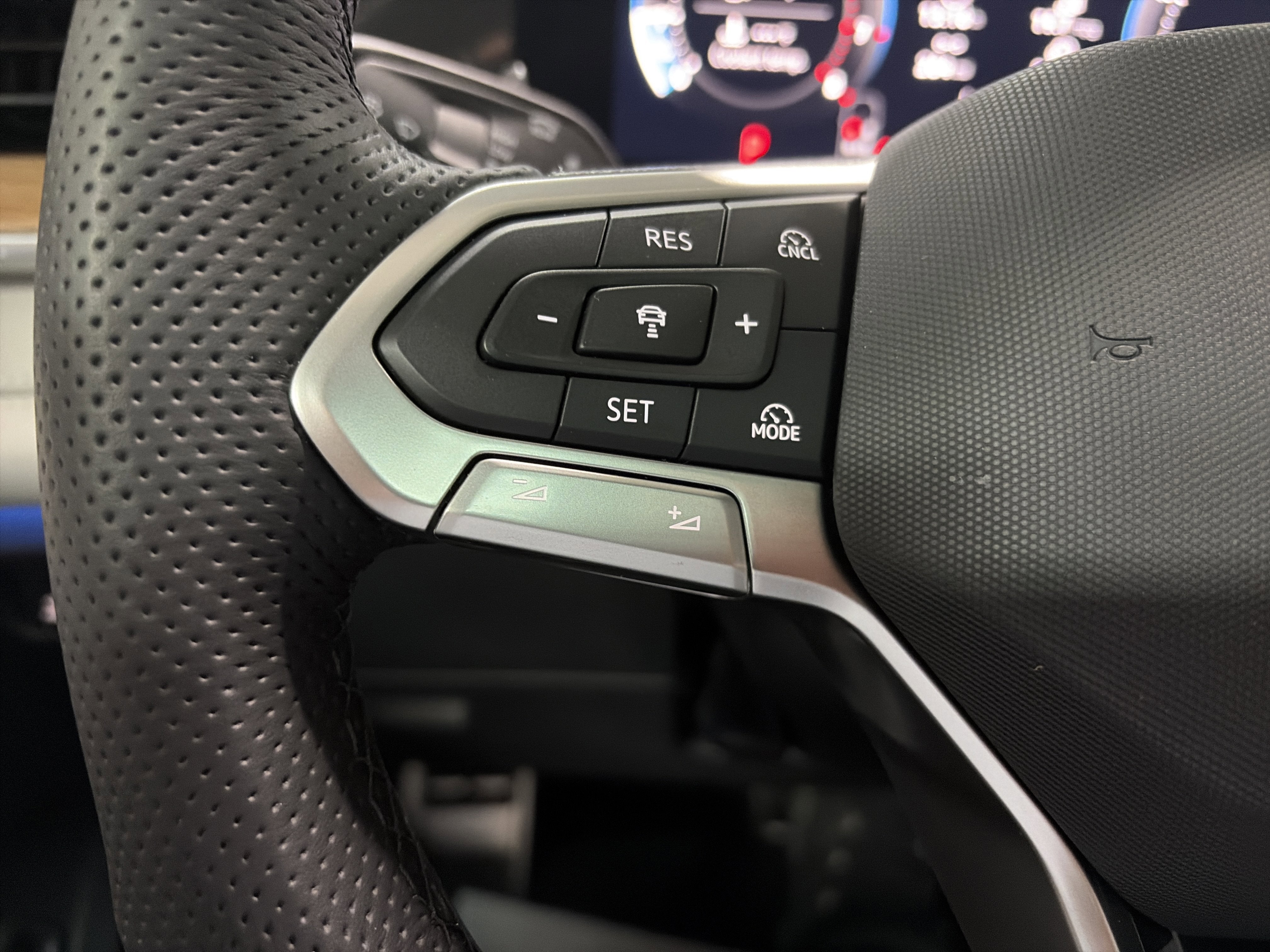 2026 Volkswagen Tiguan SEL R-Line Turbo