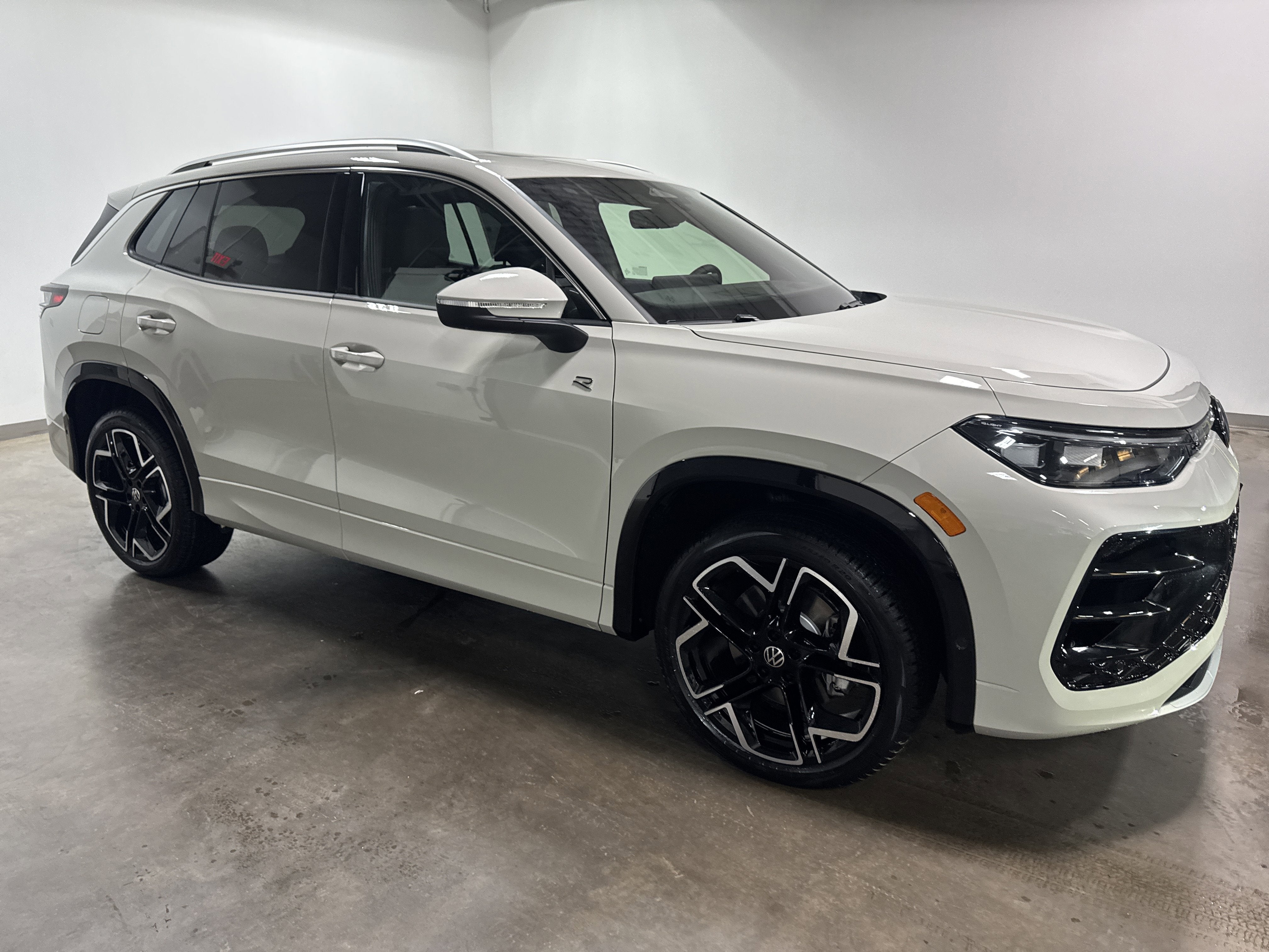 2026 Volkswagen Tiguan SEL R-Line Turbo 4MOTION
