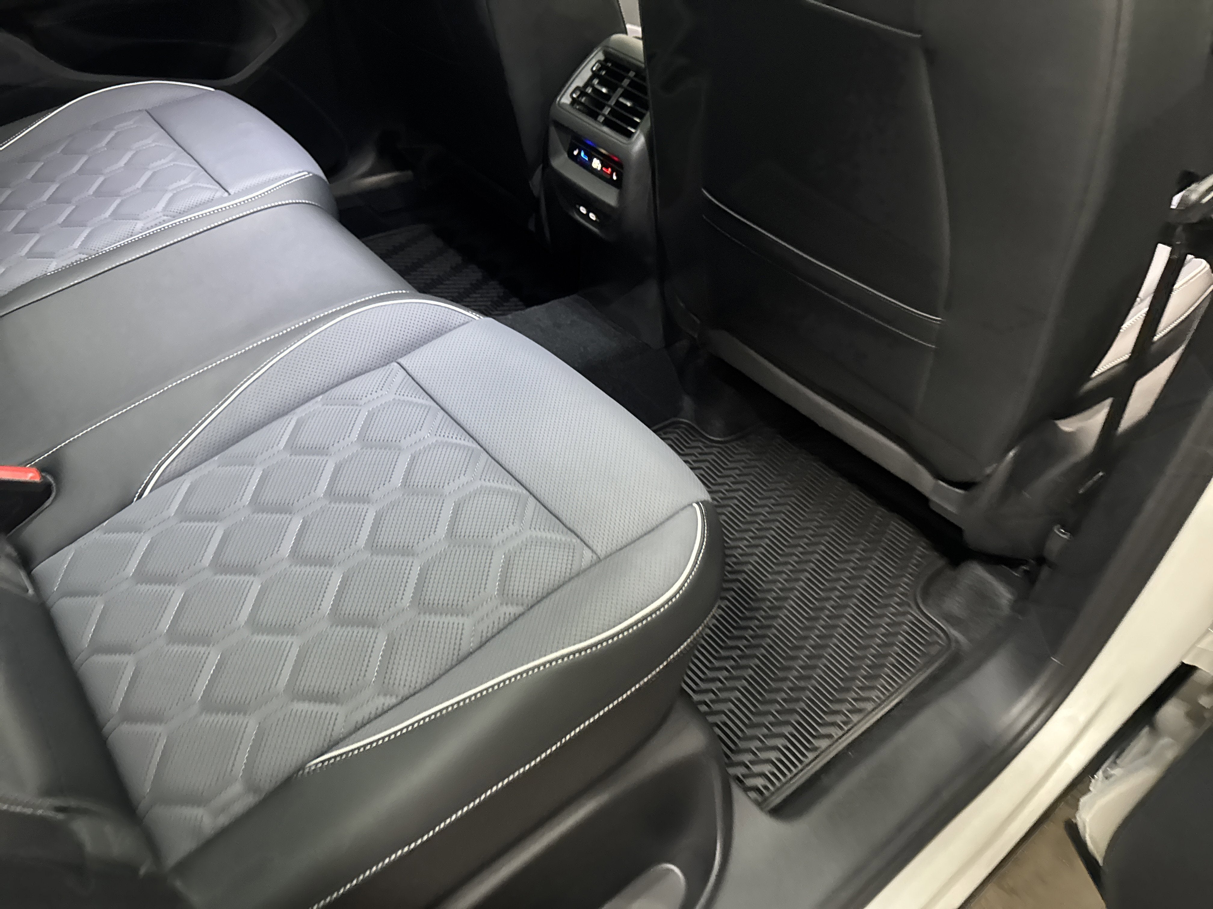 2026 Volkswagen Tiguan SEL R-Line Turbo 4MOTION