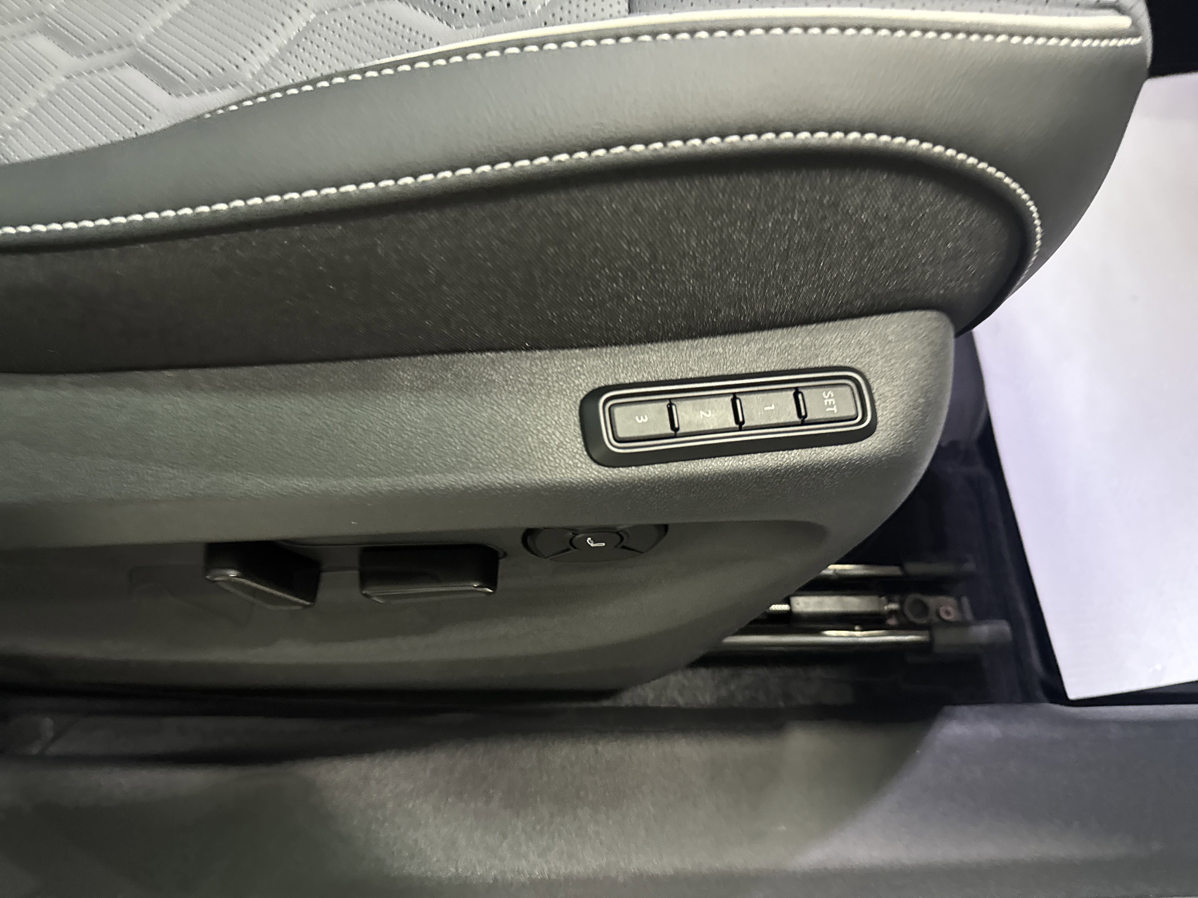 2026 Volkswagen Tiguan SEL R-Line Turbo 4MOTION