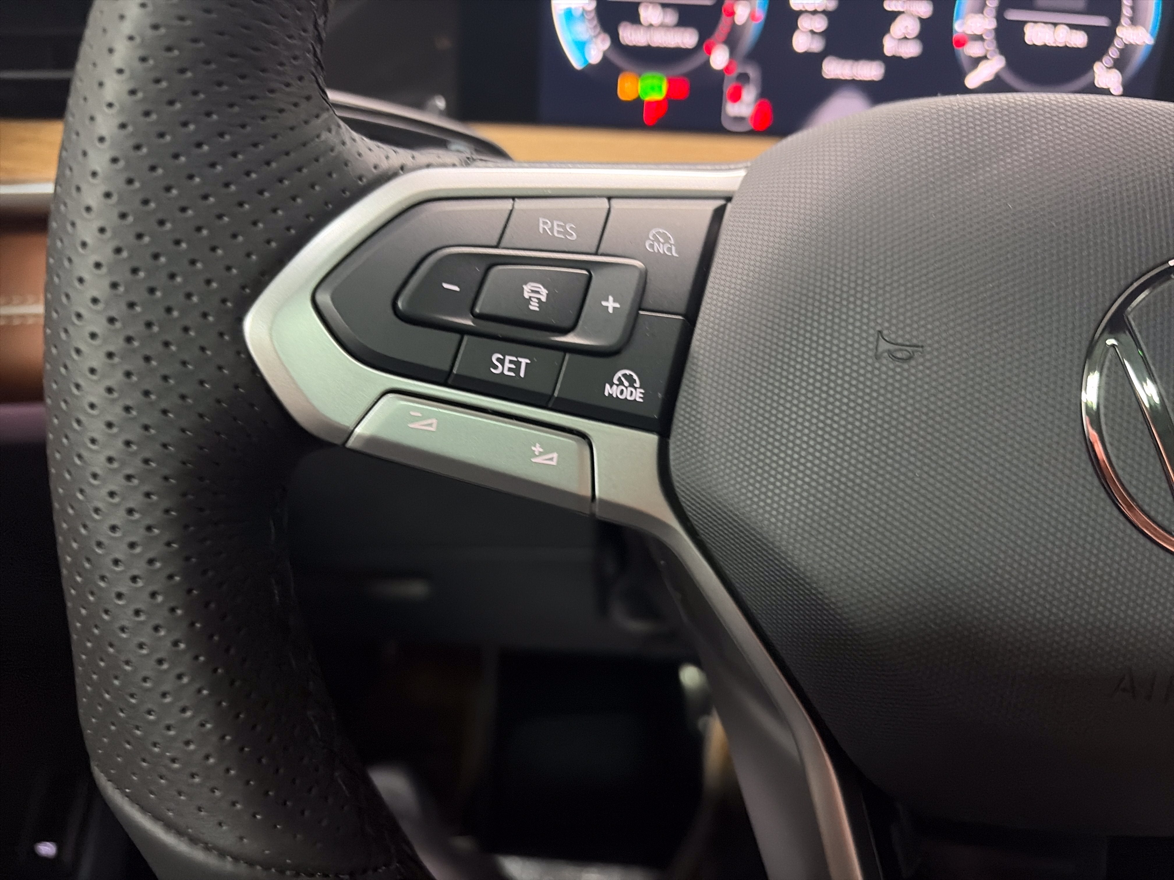 2026 Volkswagen Tiguan SEL R-Line Turbo