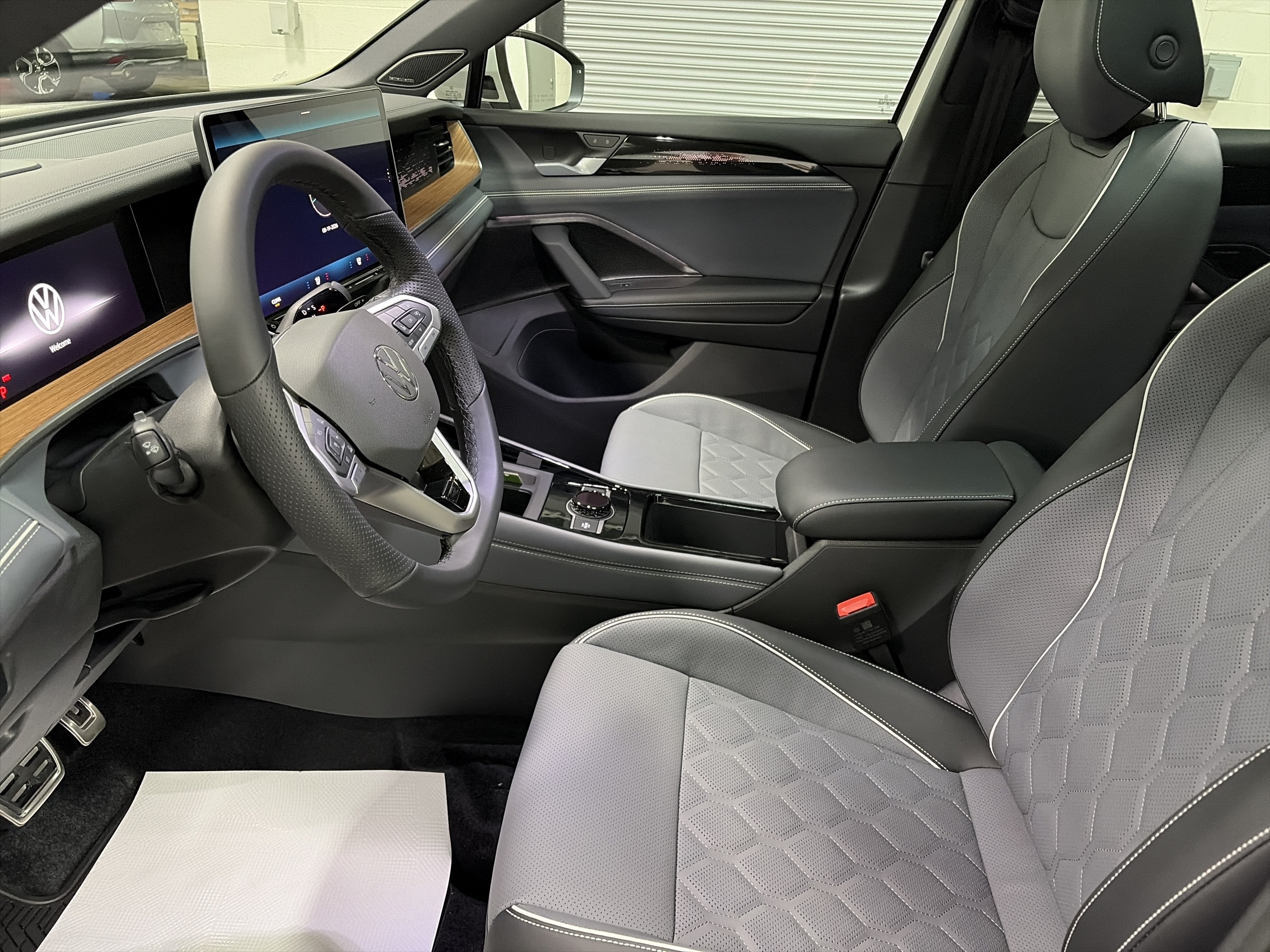 2026 Volkswagen Tiguan 2.0T SEL R-Line Turbo