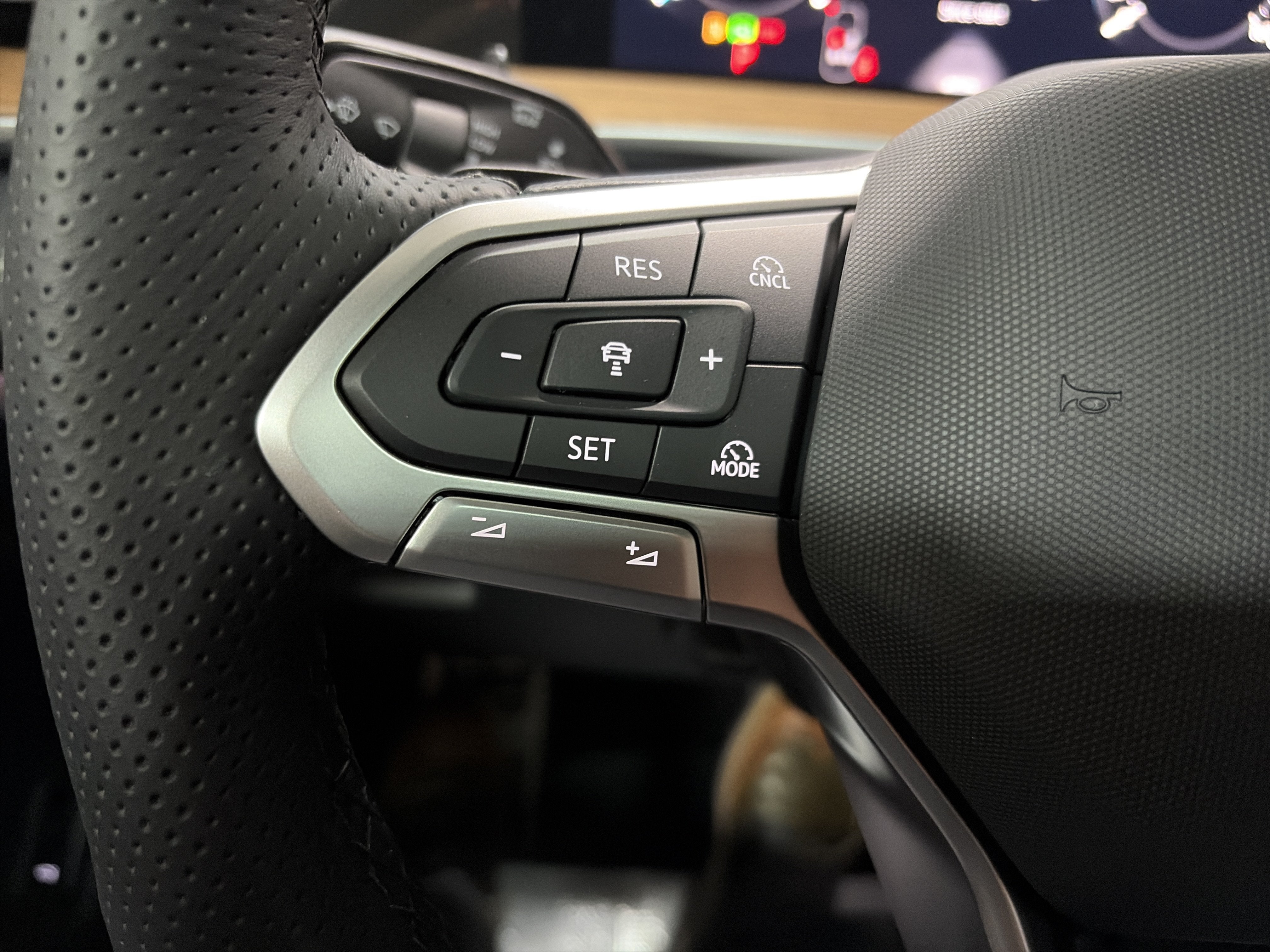 2026 Volkswagen Tiguan 2.0T SEL R-Line Turbo