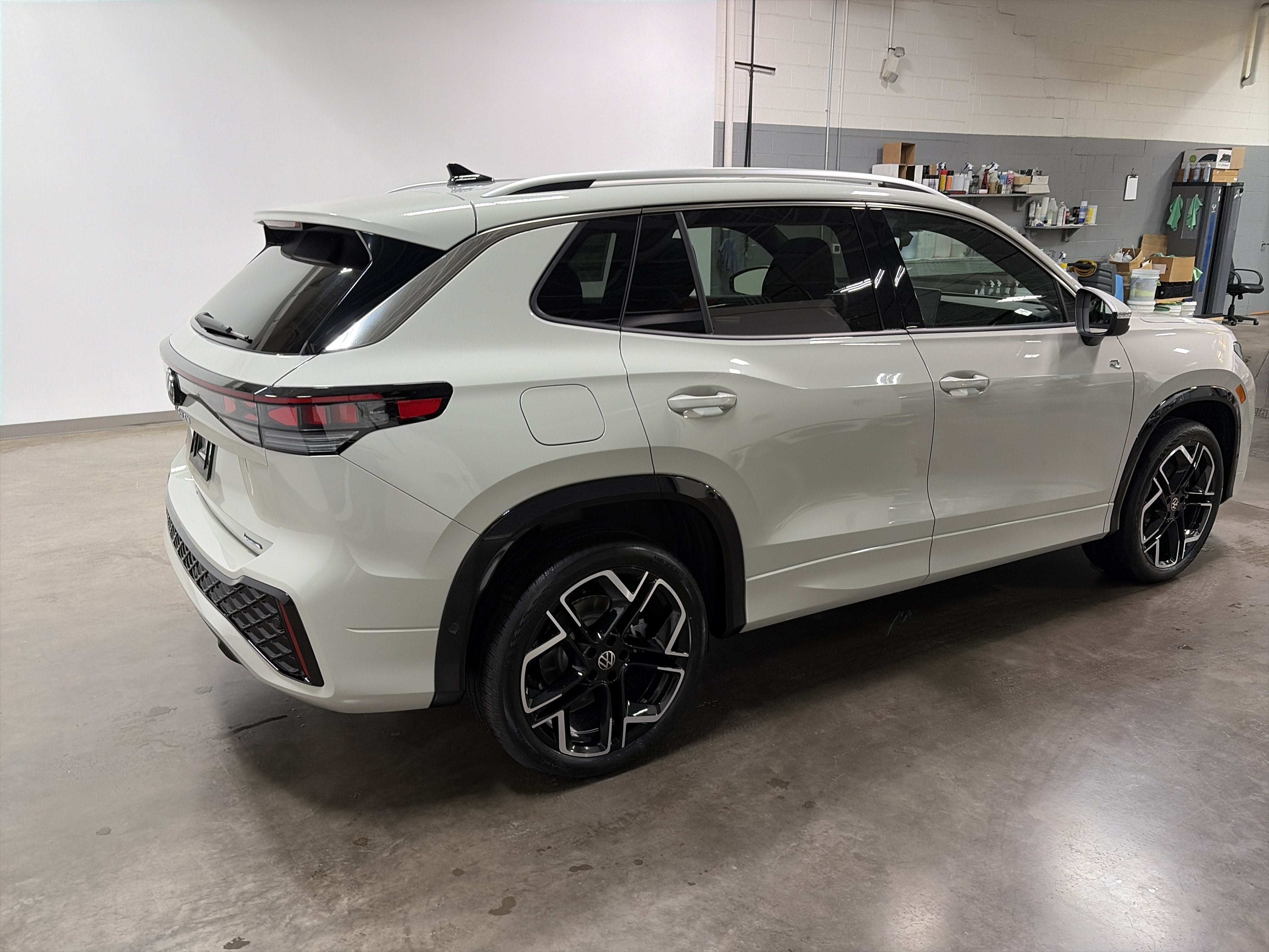 2026 Volkswagen Tiguan 2.0T SEL R-Line Turbo
