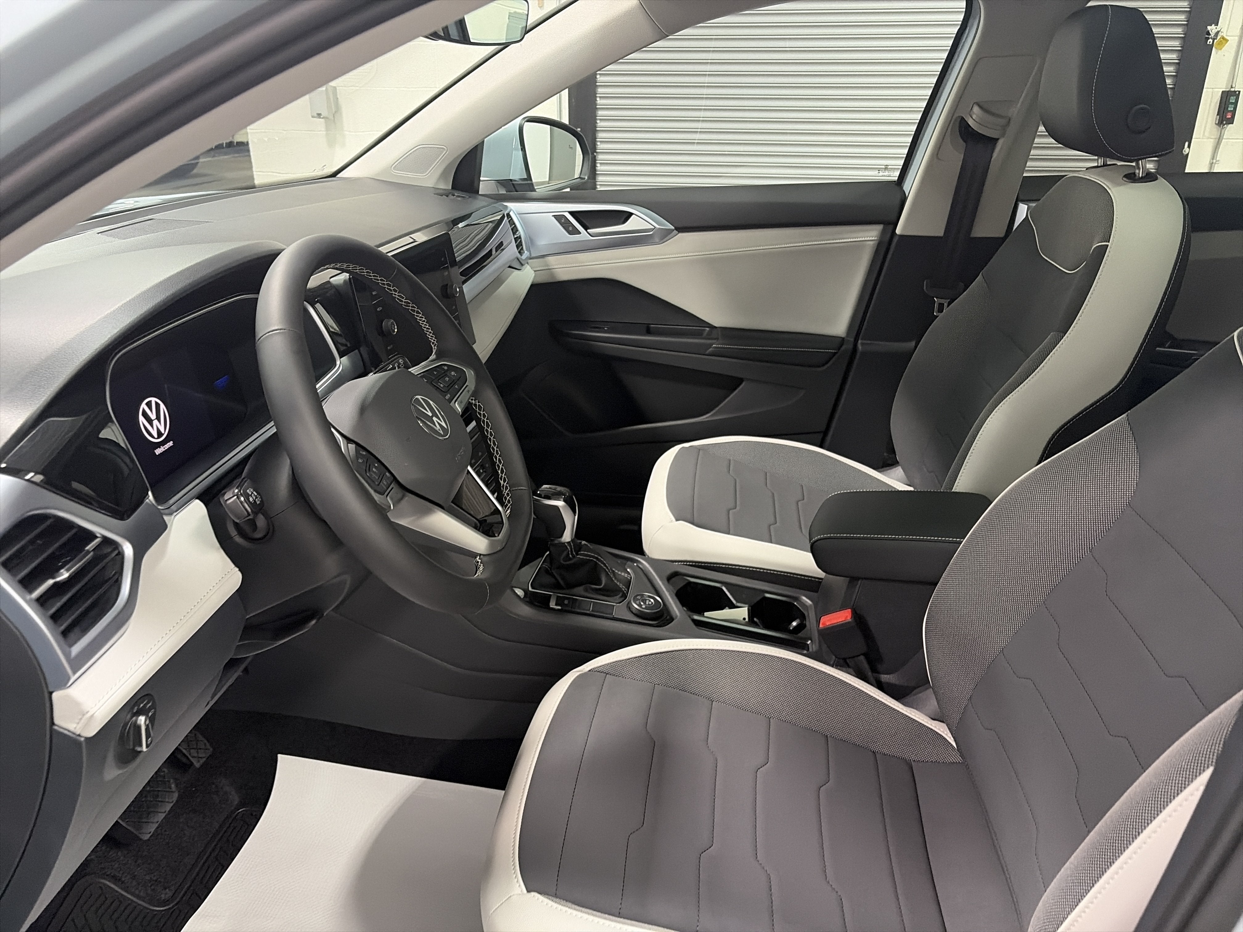 2027 Volkswagen Taos SE