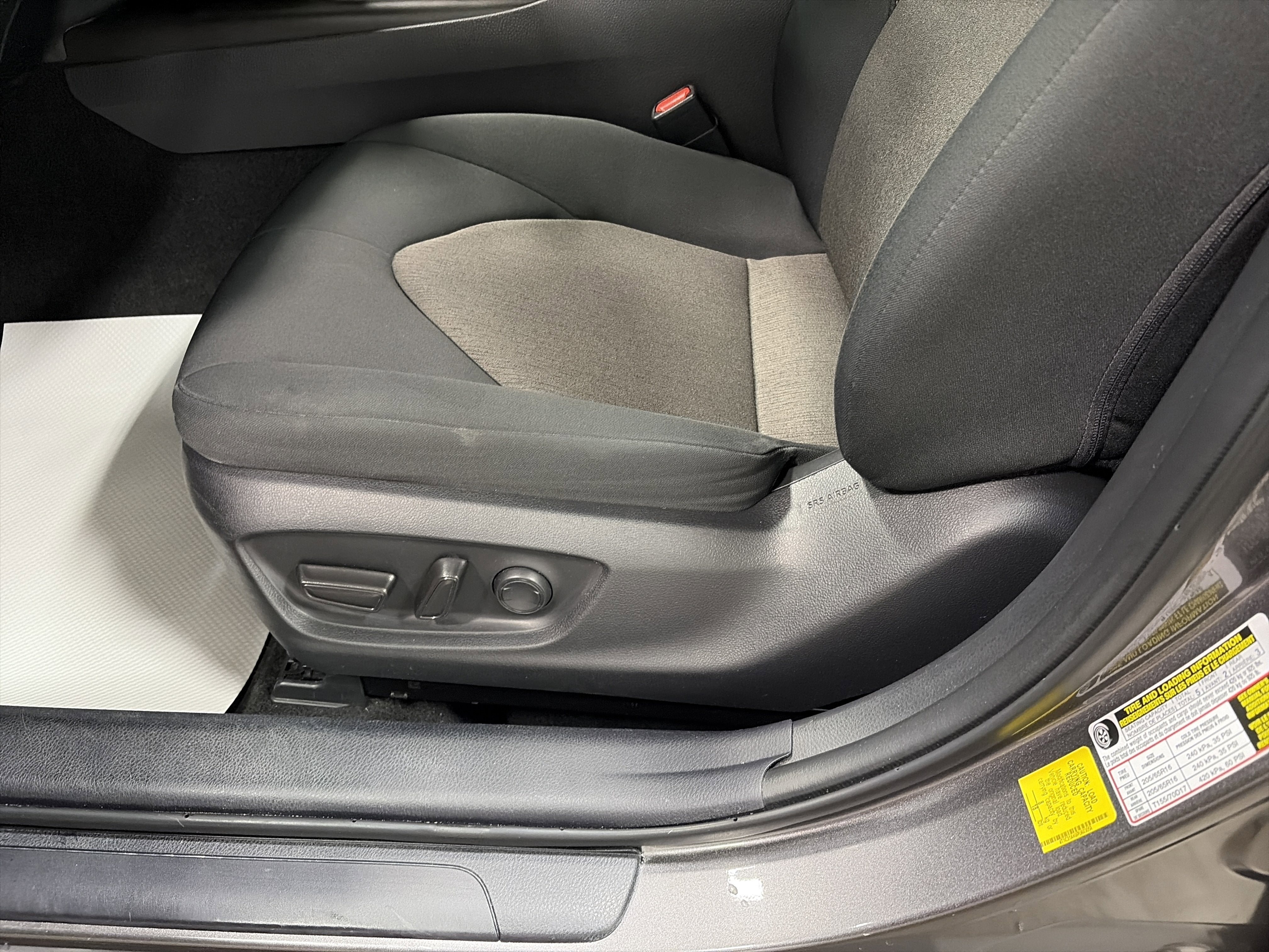 2023 Toyota Camry Hybrid LE