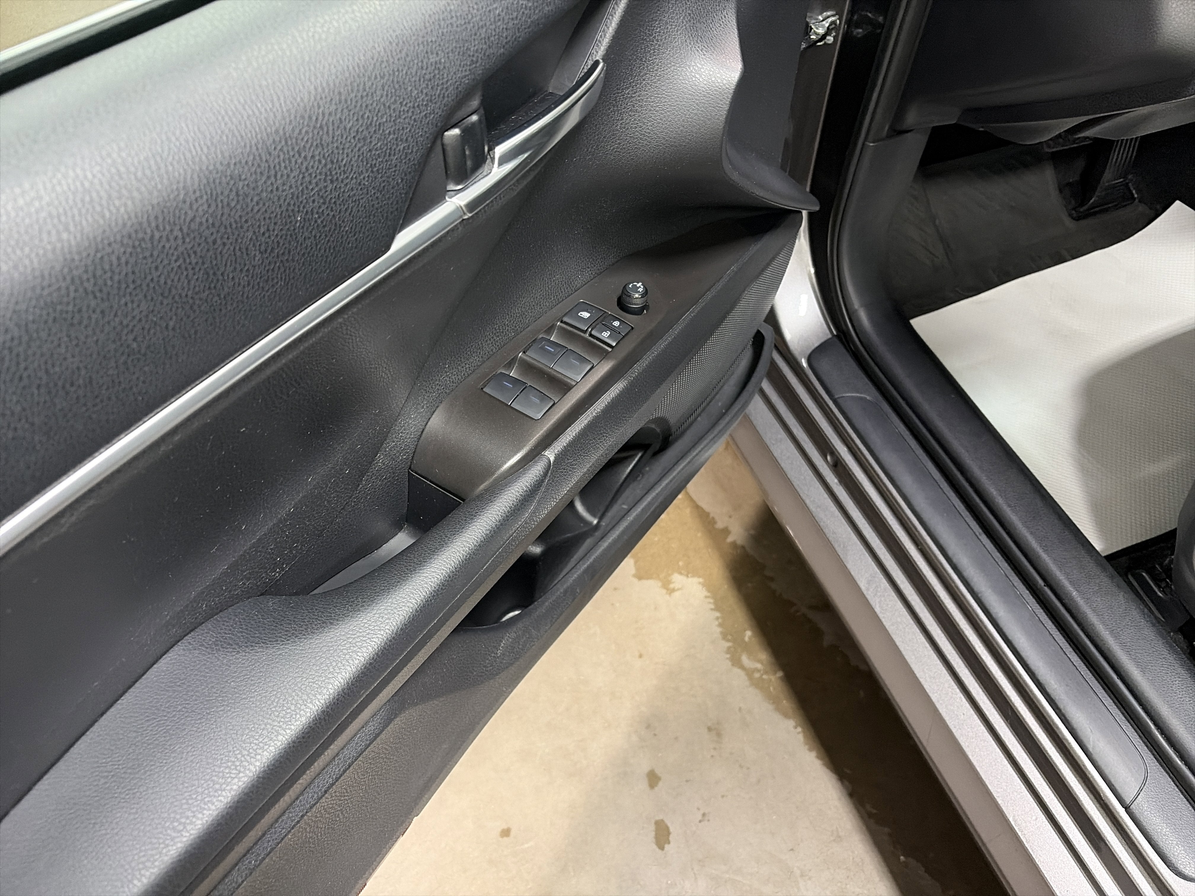 2023 Toyota Camry Hybrid LE