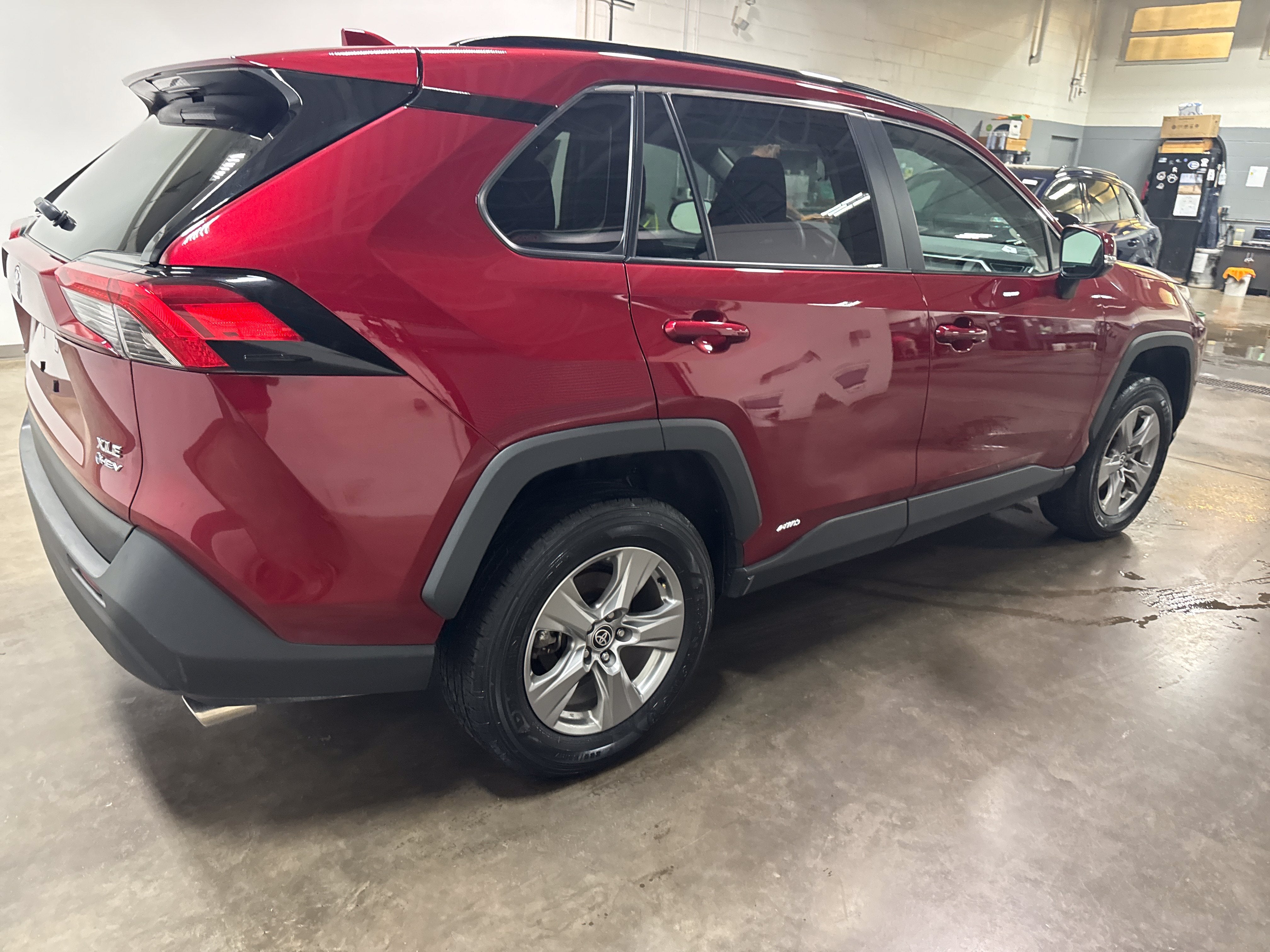 2025 Toyota RAV4 Hybrid XLE