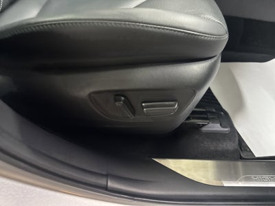 2023 Toyota Highlander Hybrid Platinum