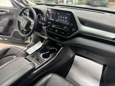 2023 Toyota Highlander Hybrid Platinum