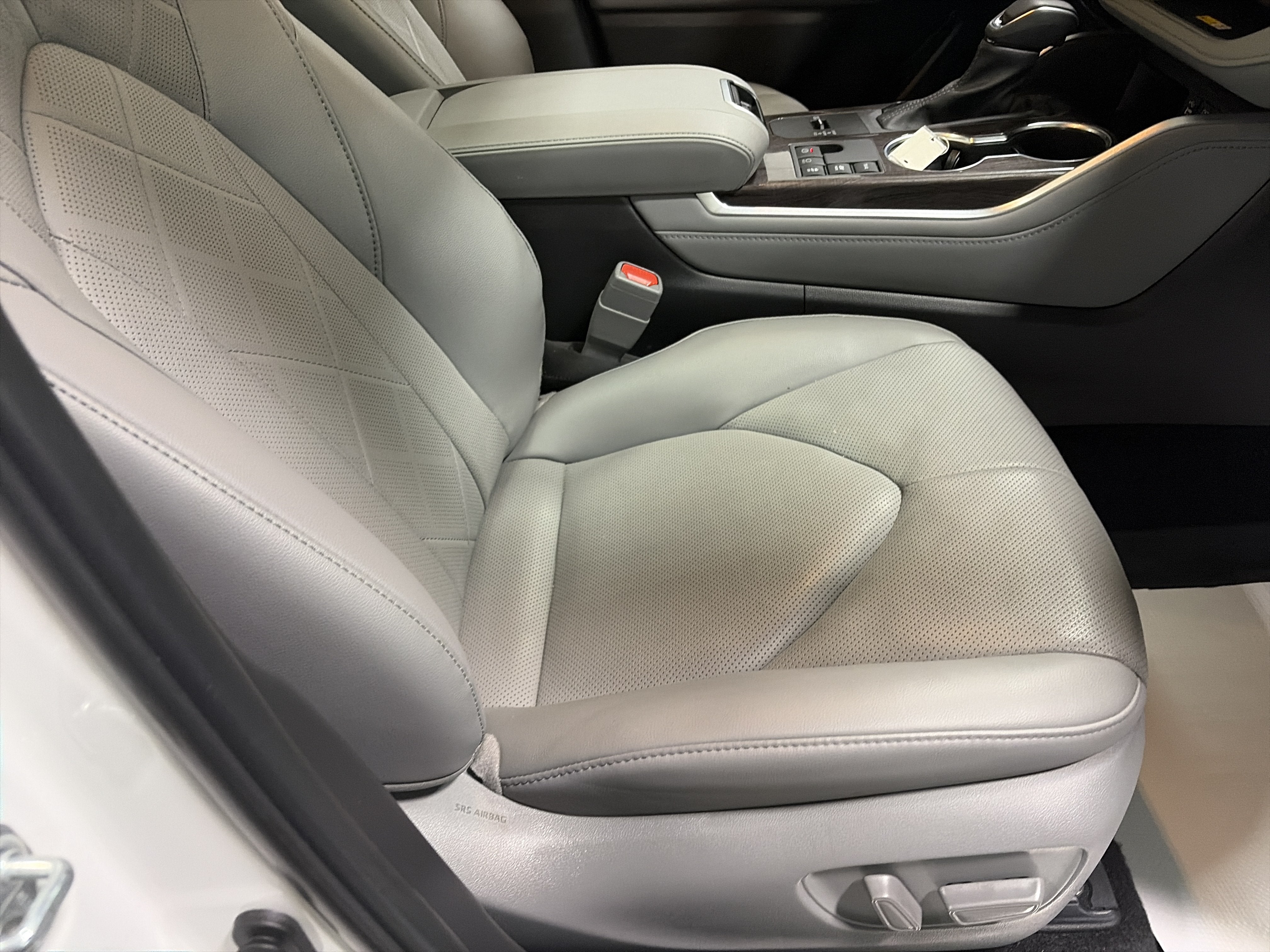 2025 Toyota Highlander Hybrid Platinum
