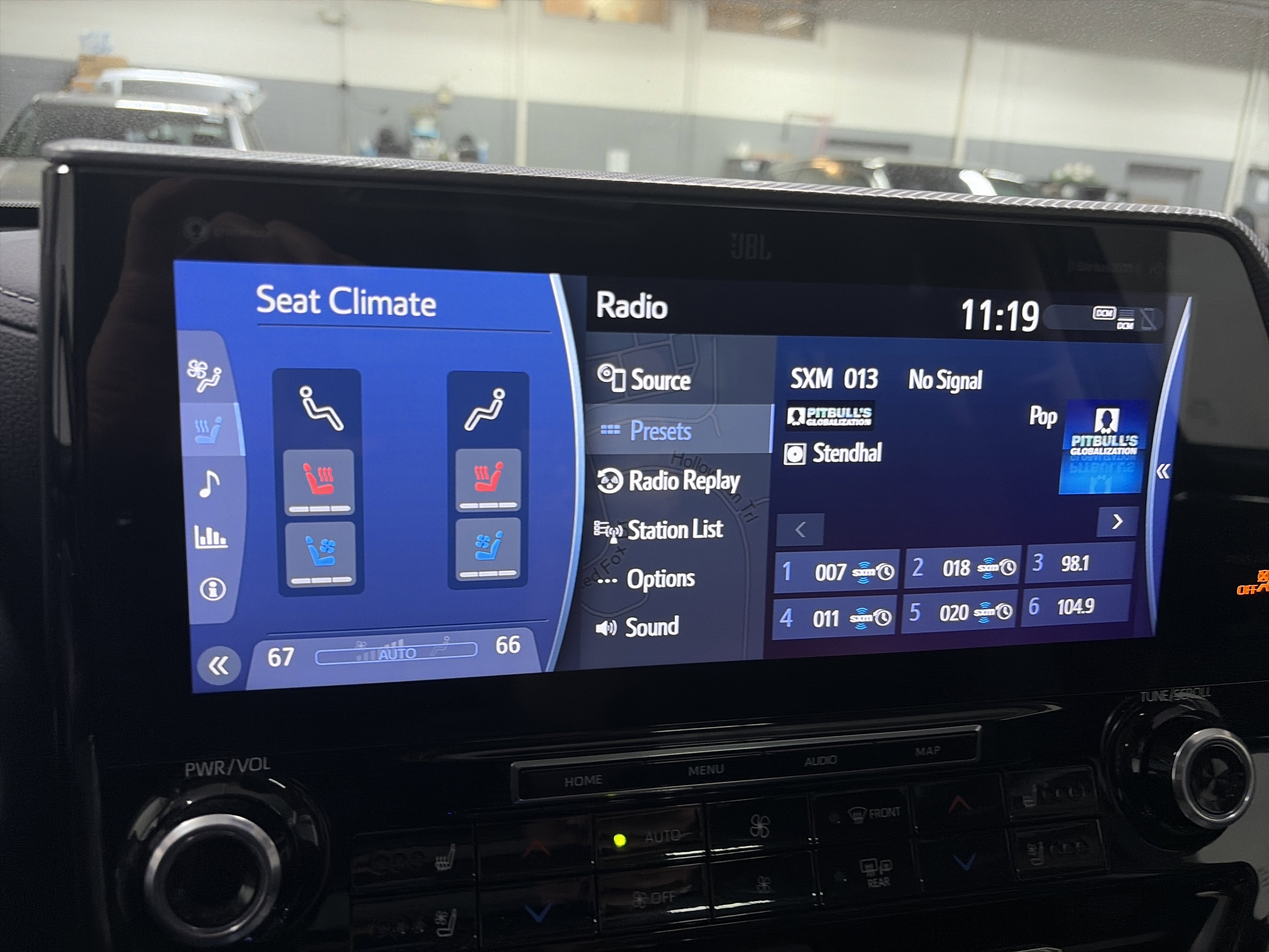 2022 Toyota Highlander Hybrid Platinum