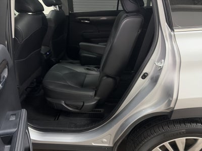 2022 Toyota Highlander Hybrid Platinum