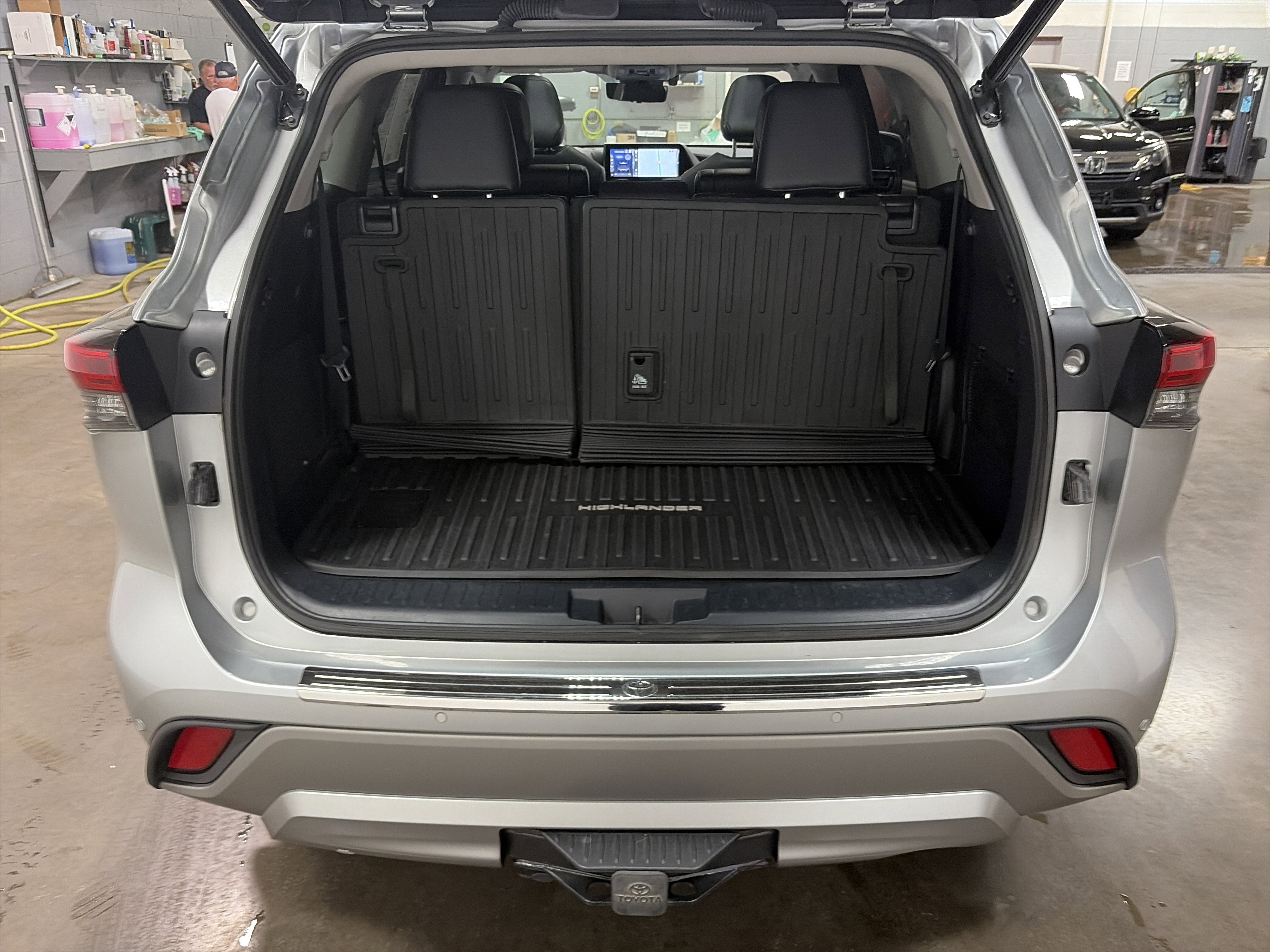 2022 Toyota Highlander Hybrid Platinum