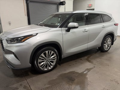 2022 Toyota Highlander Hybrid Platinum