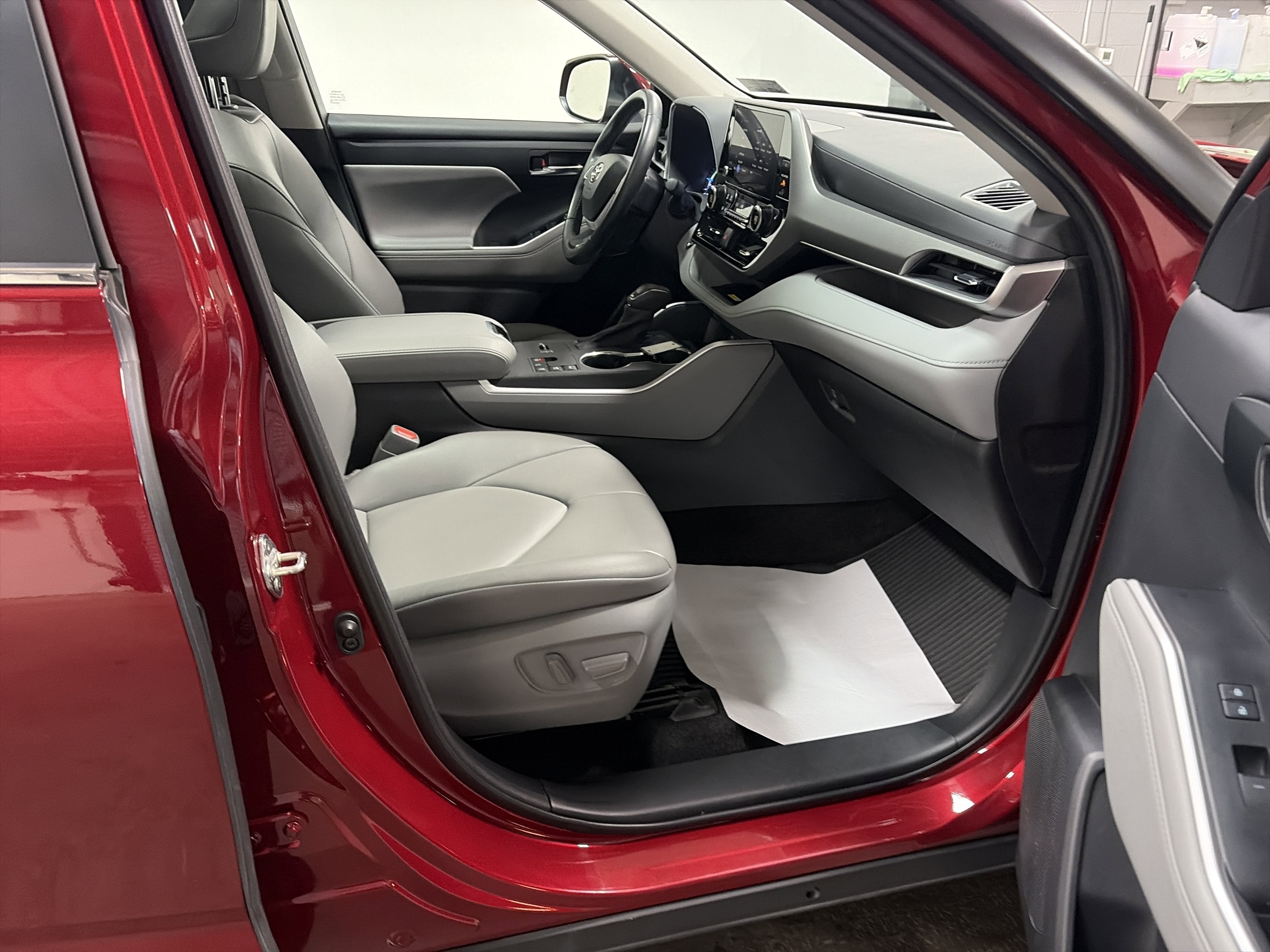 2023 Toyota Highlander Hybrid XLE