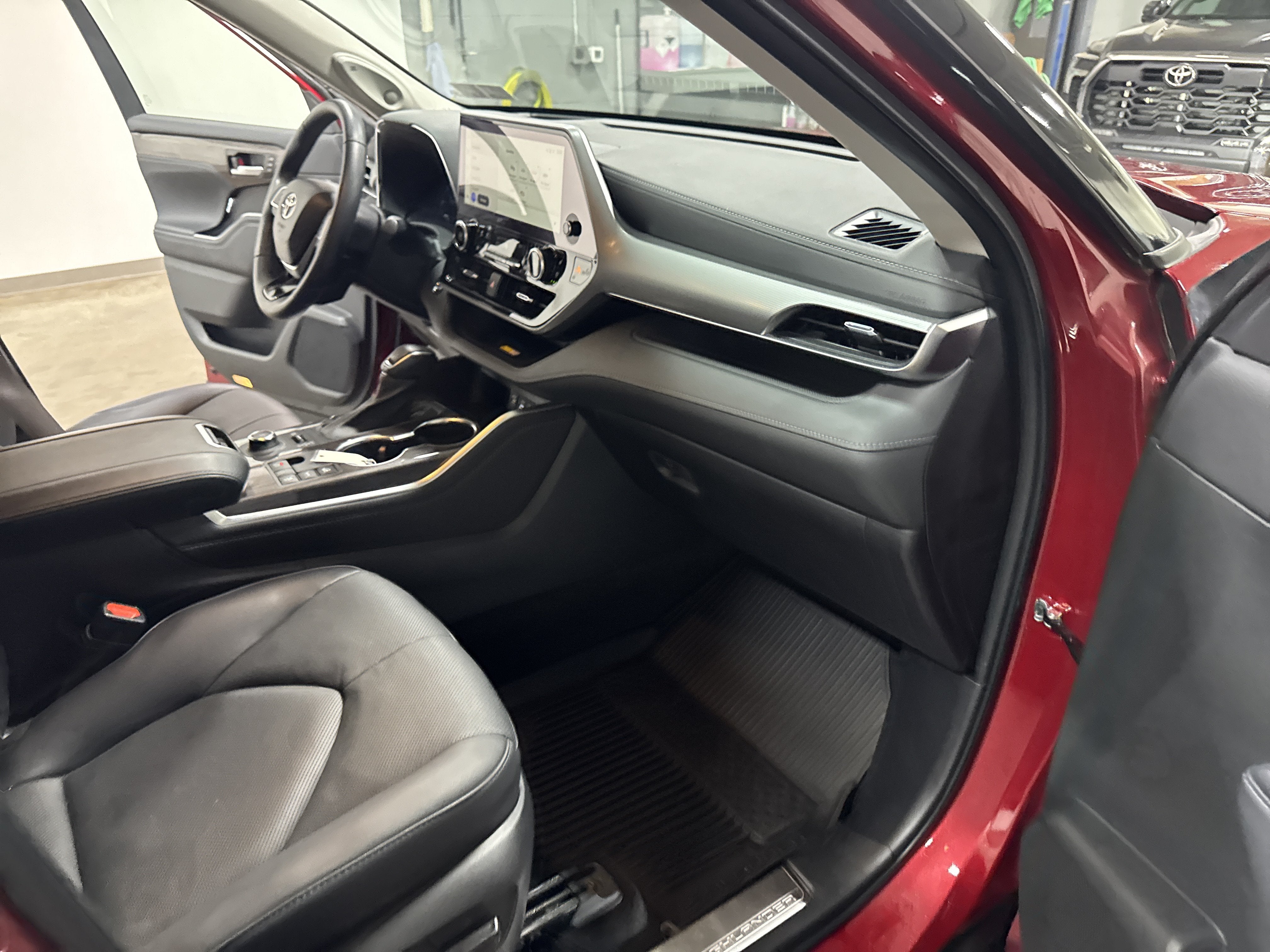 2023 Toyota Highlander Platinum