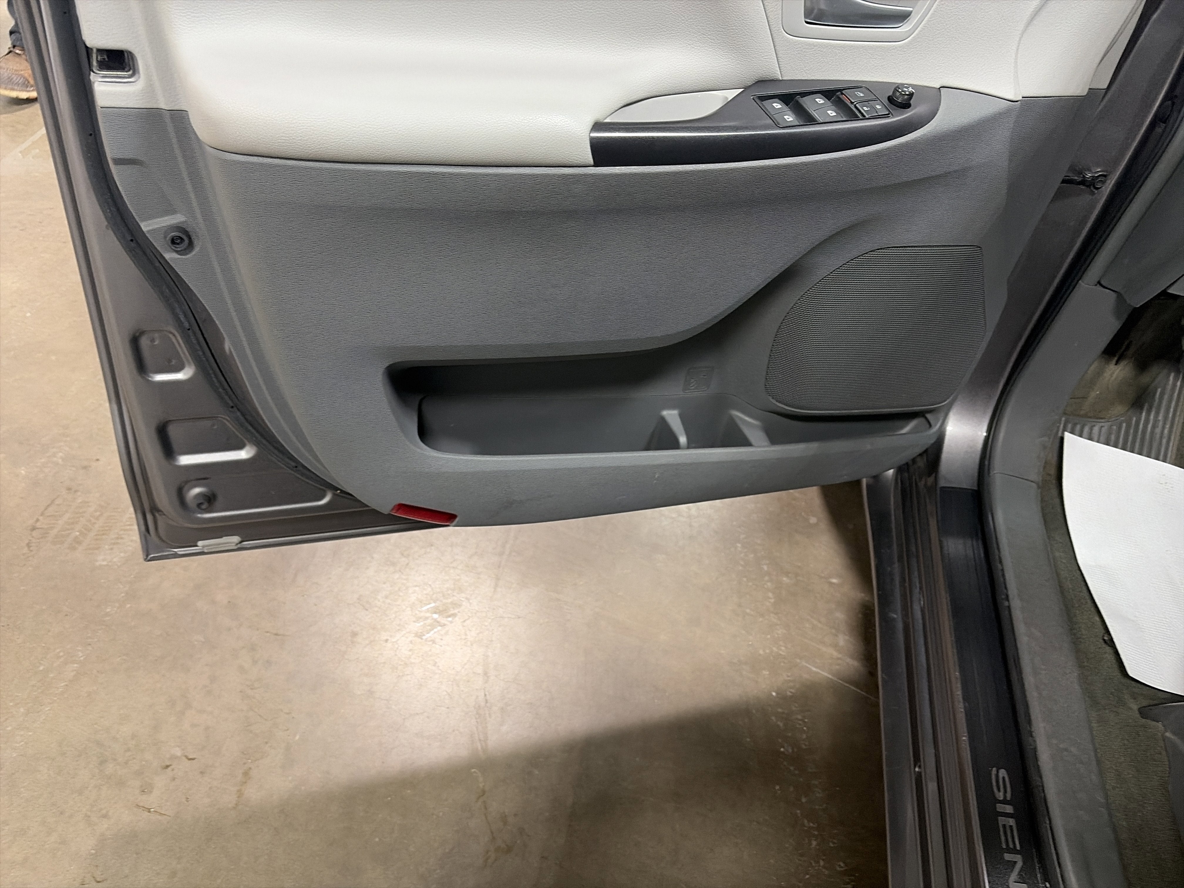 2017 Toyota Sienna LE