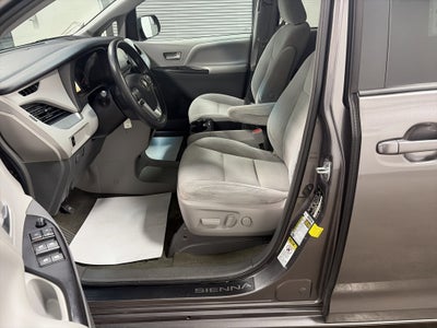 2017 Toyota Sienna LE