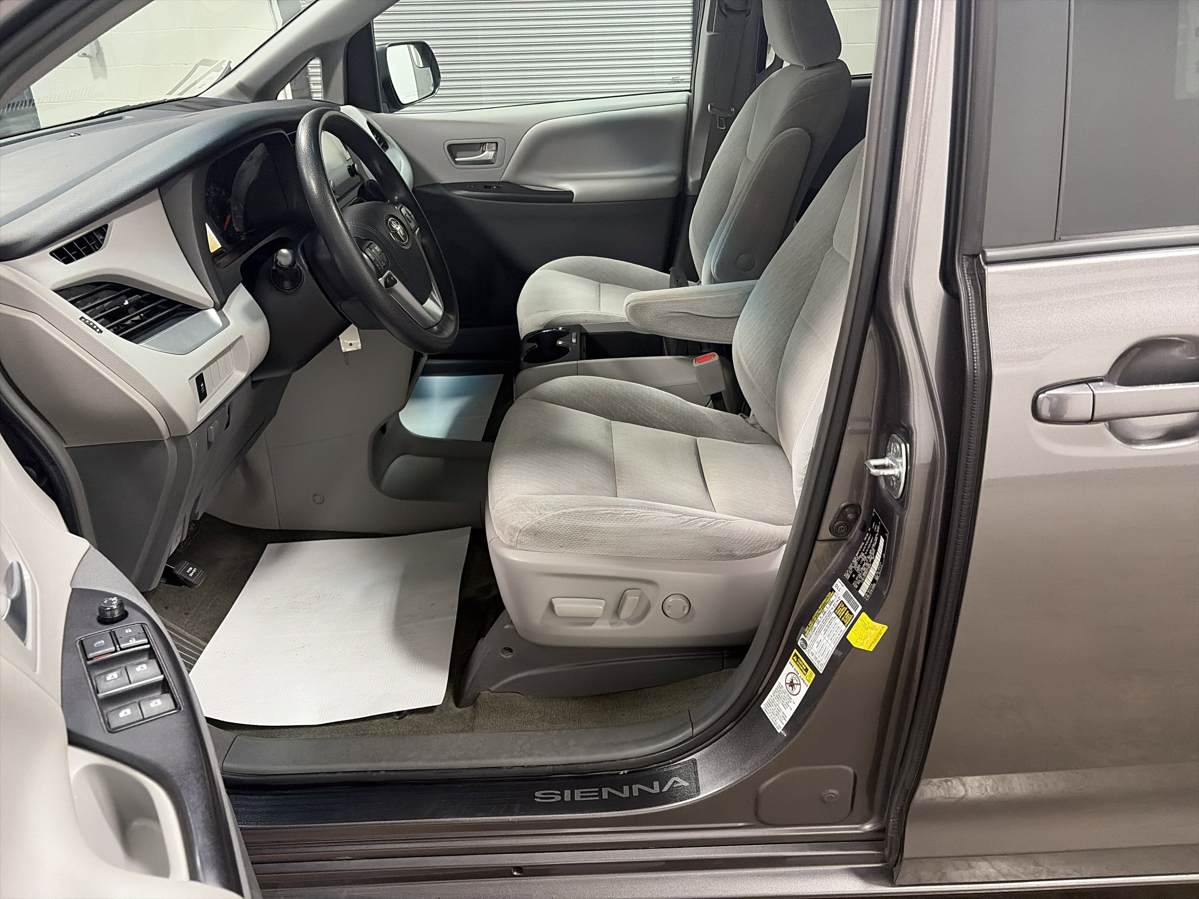 2017 Toyota Sienna LE