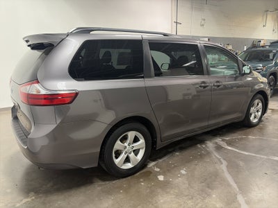 2017 Toyota Sienna LE