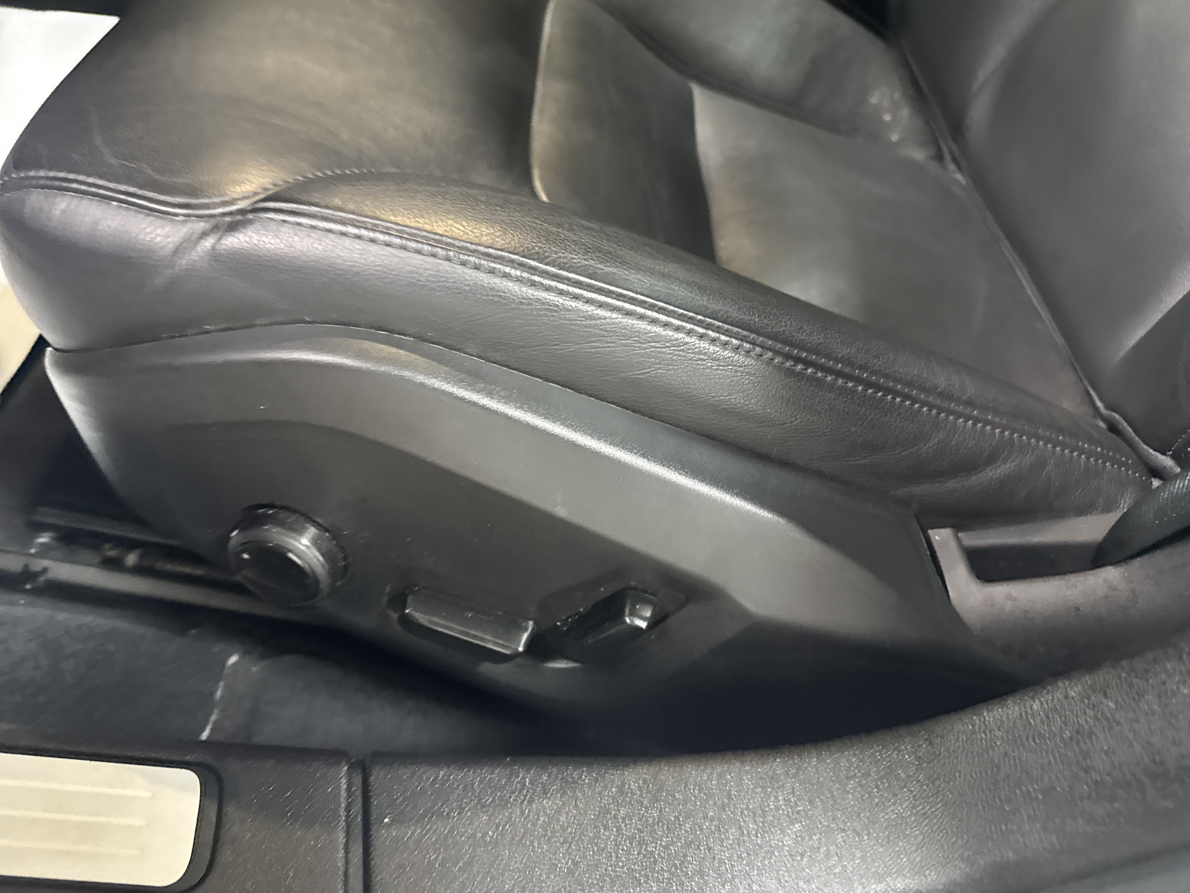 2024 Volvo S60 Core Dark Theme