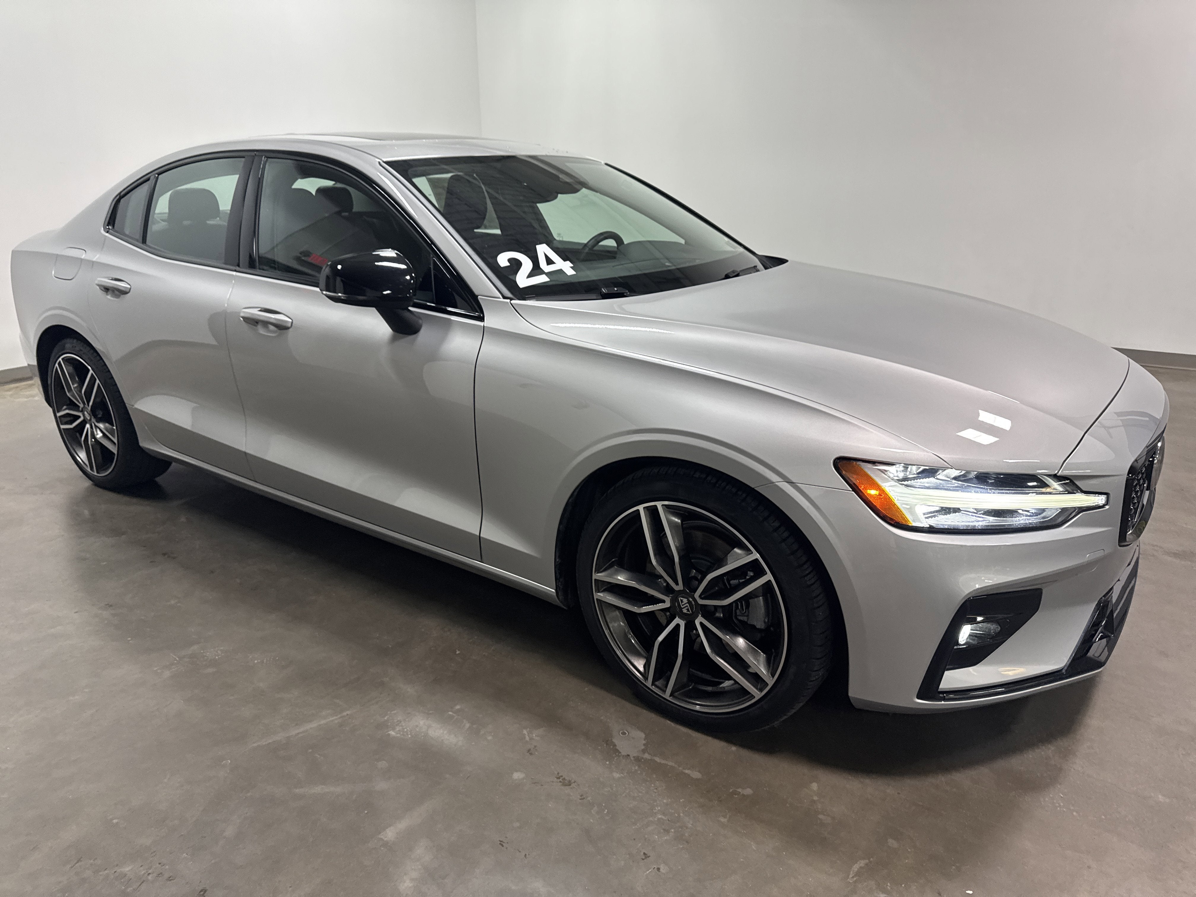 2024 Volvo S60 Core Dark Theme