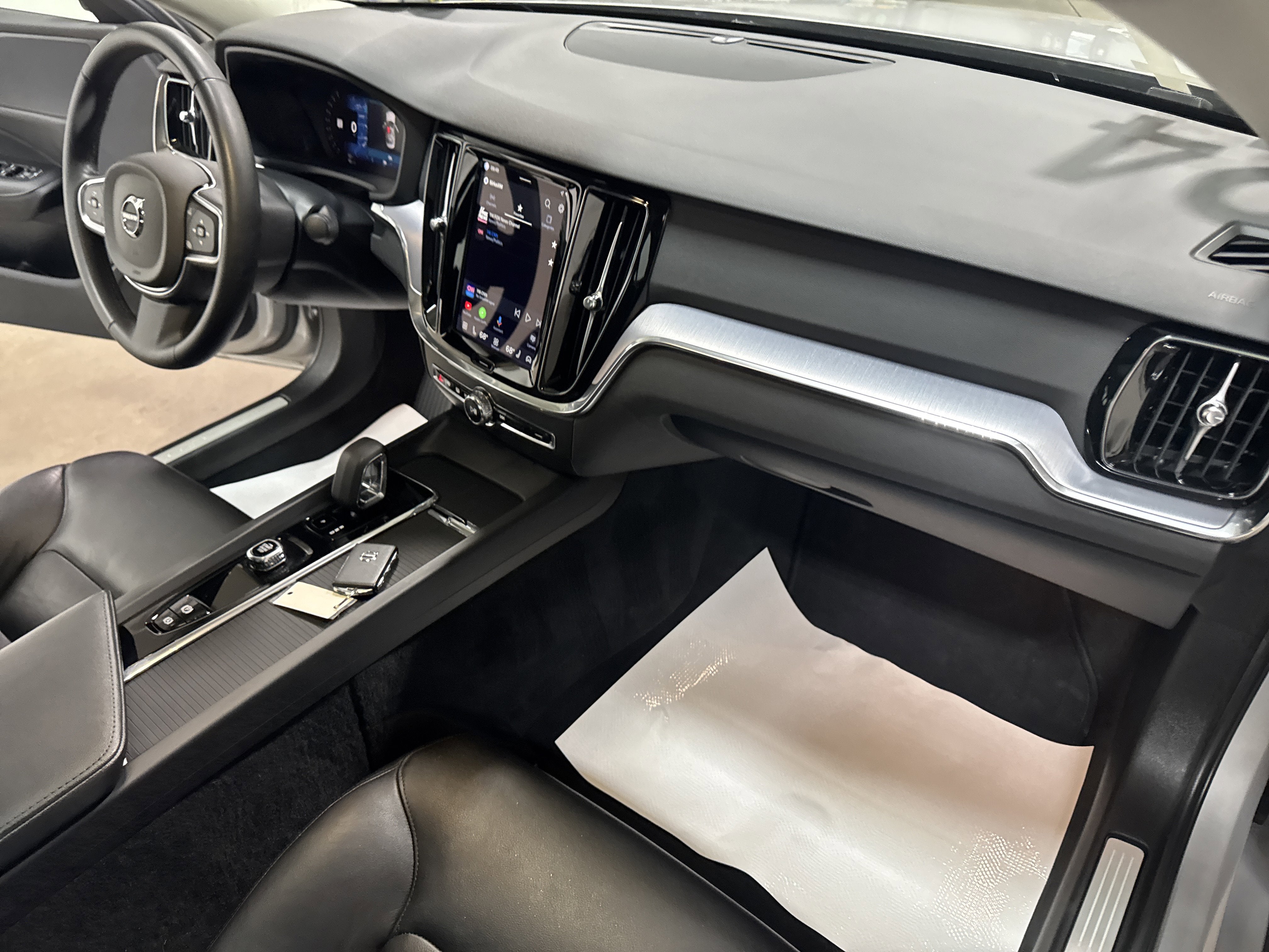 2024 Volvo S60 Core Dark Theme
