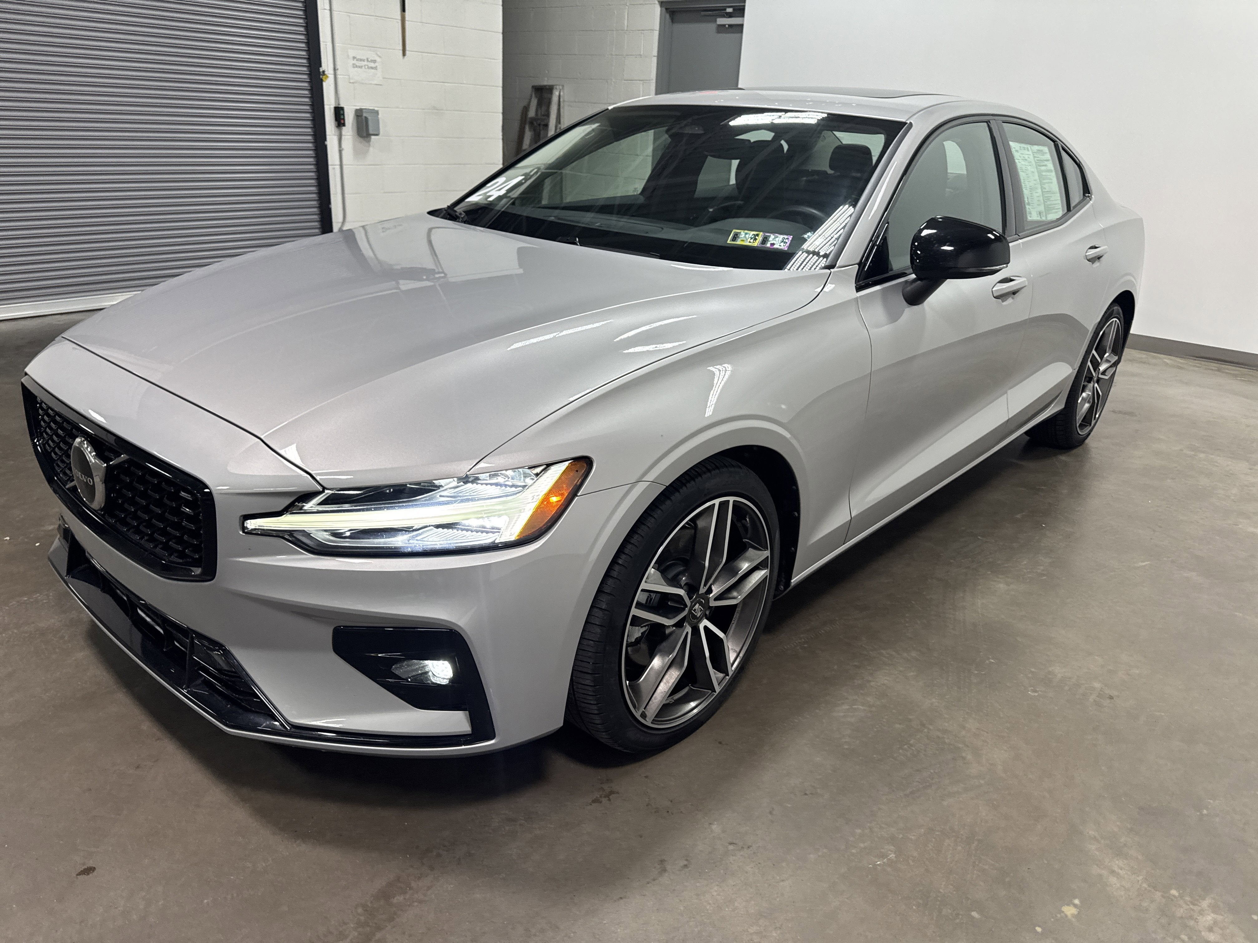 2024 Volvo S60 Core Dark Theme